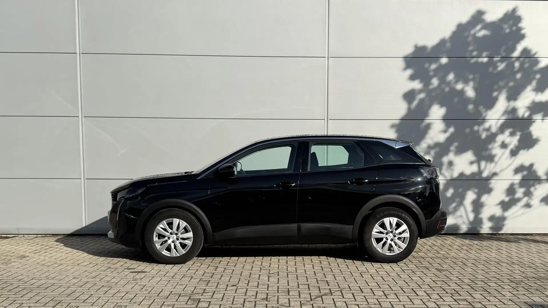 Peugeot 3008 1.2 PureTech Allure | Parkeersensoren | Keyless en Noir - 2
