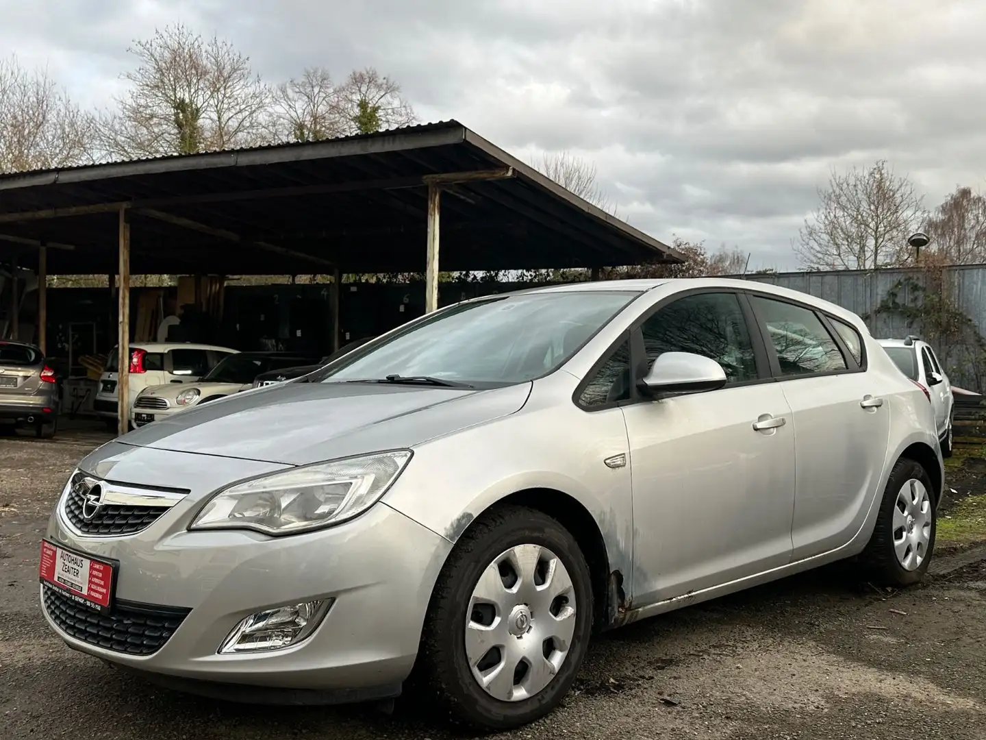 Opel Astra J Lim. 5-trg. Edition - 1