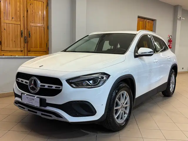 Mercedes-Benz GLA 180 GLA 200 d Automatic Business