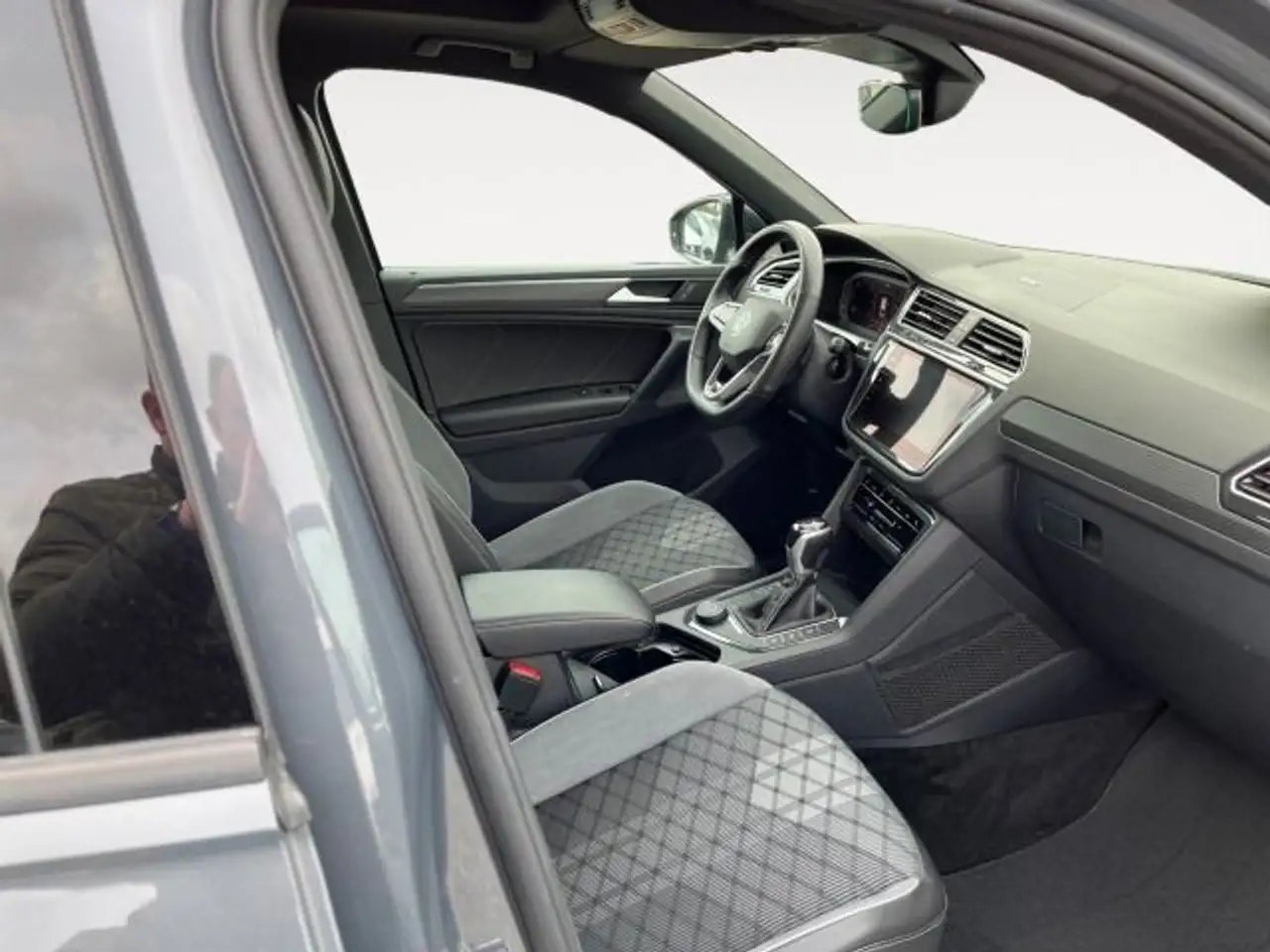 Volkswagen Tiguan 2.0 TDI DSG 4M R-Line Navi,AHK,Pano,Black, миниатюра 14