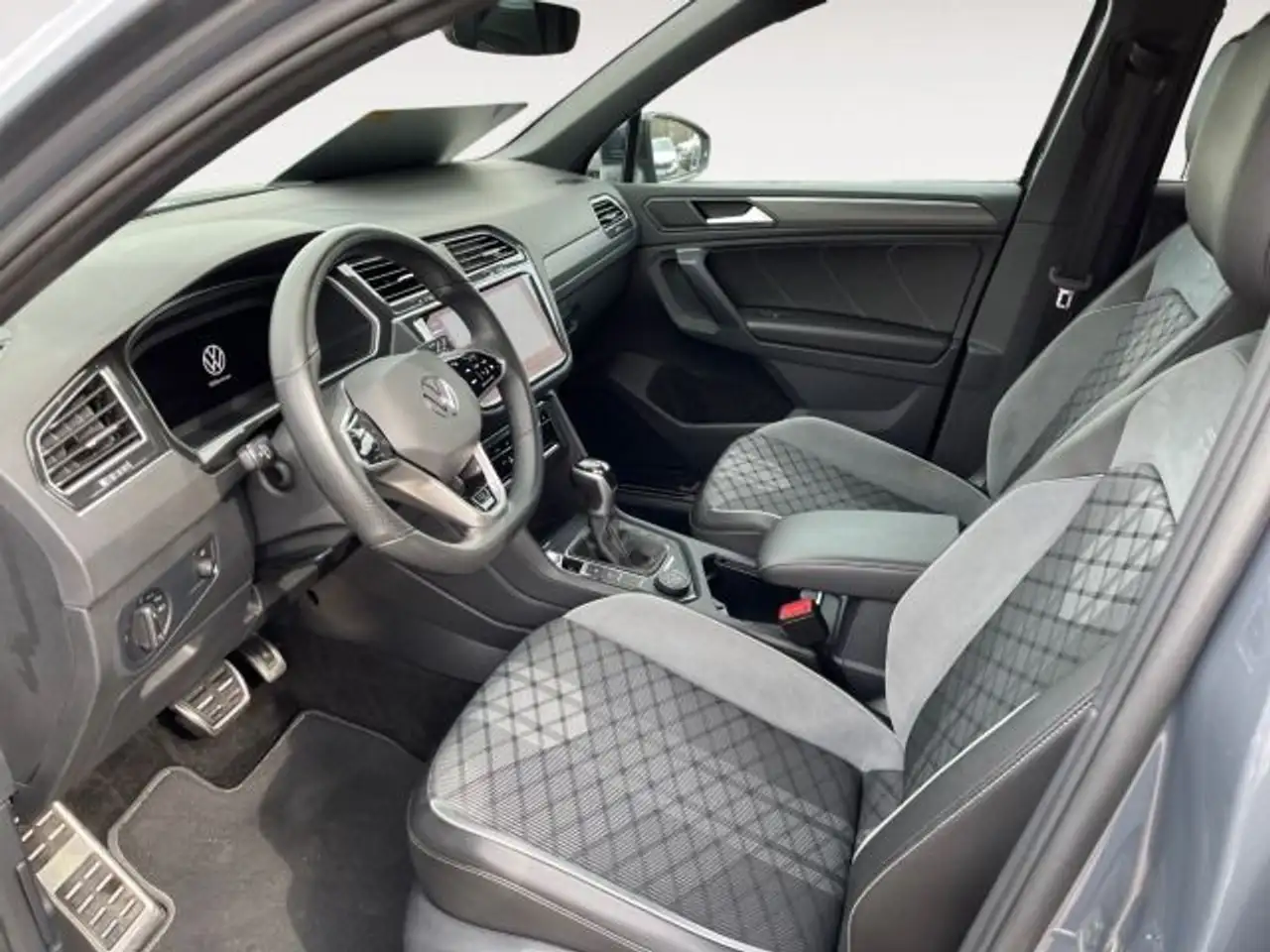 Volkswagen Tiguan 2.0 TDI DSG 4M R-Line Navi,AHK,Pano,Black, миниатюра 9