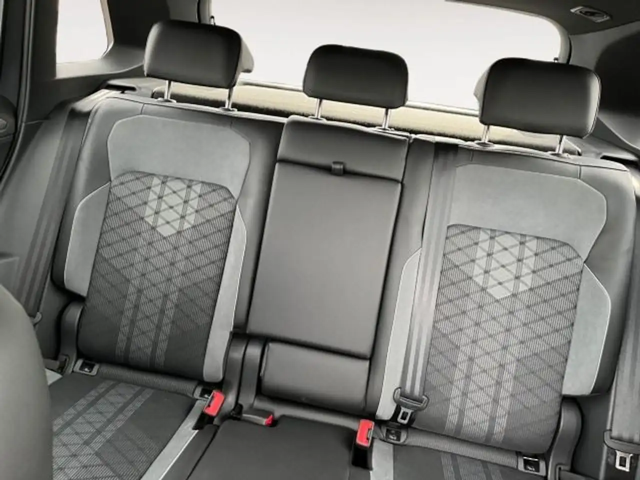 Volkswagen Tiguan 2.0 TDI DSG 4M R-Line Navi,AHK,Pano,Black, миниатюра 13