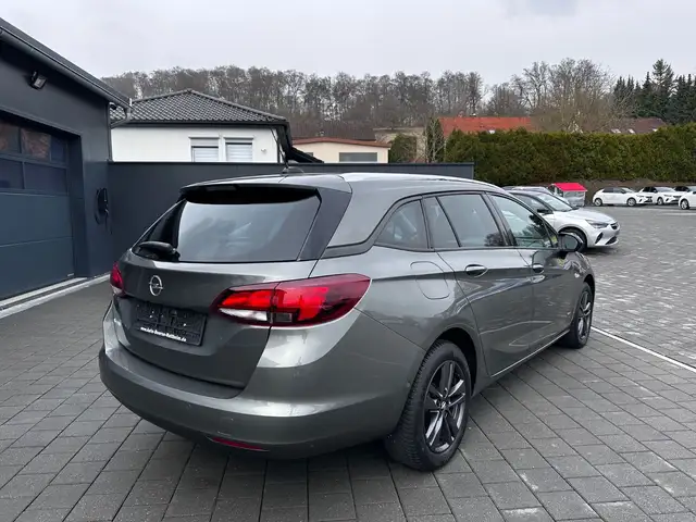 Opel Astra view 7