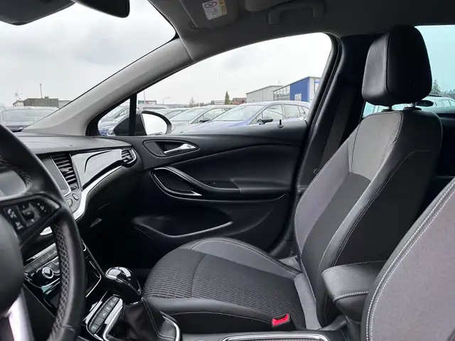 Opel Astra view 12