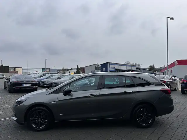 Opel Astra view 4