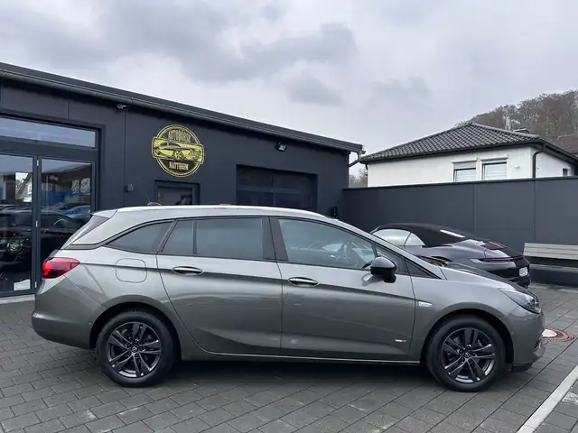 Opel Astra view 8