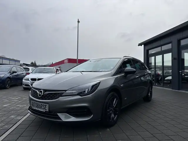 Opel Astra view 3