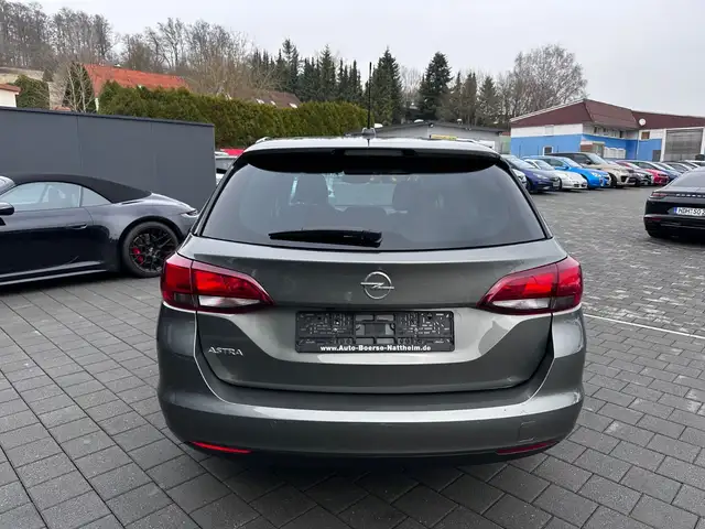 Opel Astra view 6