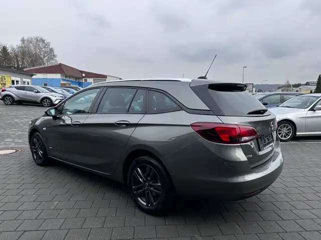 Opel Astra view 5