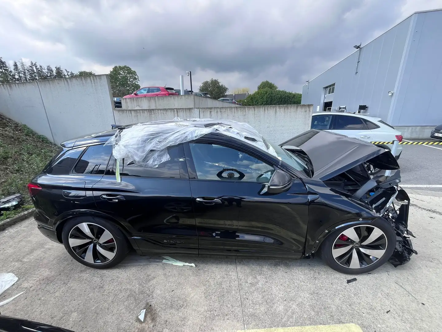 Audi Q6 e-tron Q6 e-Tron 100 kWh 55 Quattro S line ACCIDENTEE Zwart - 2