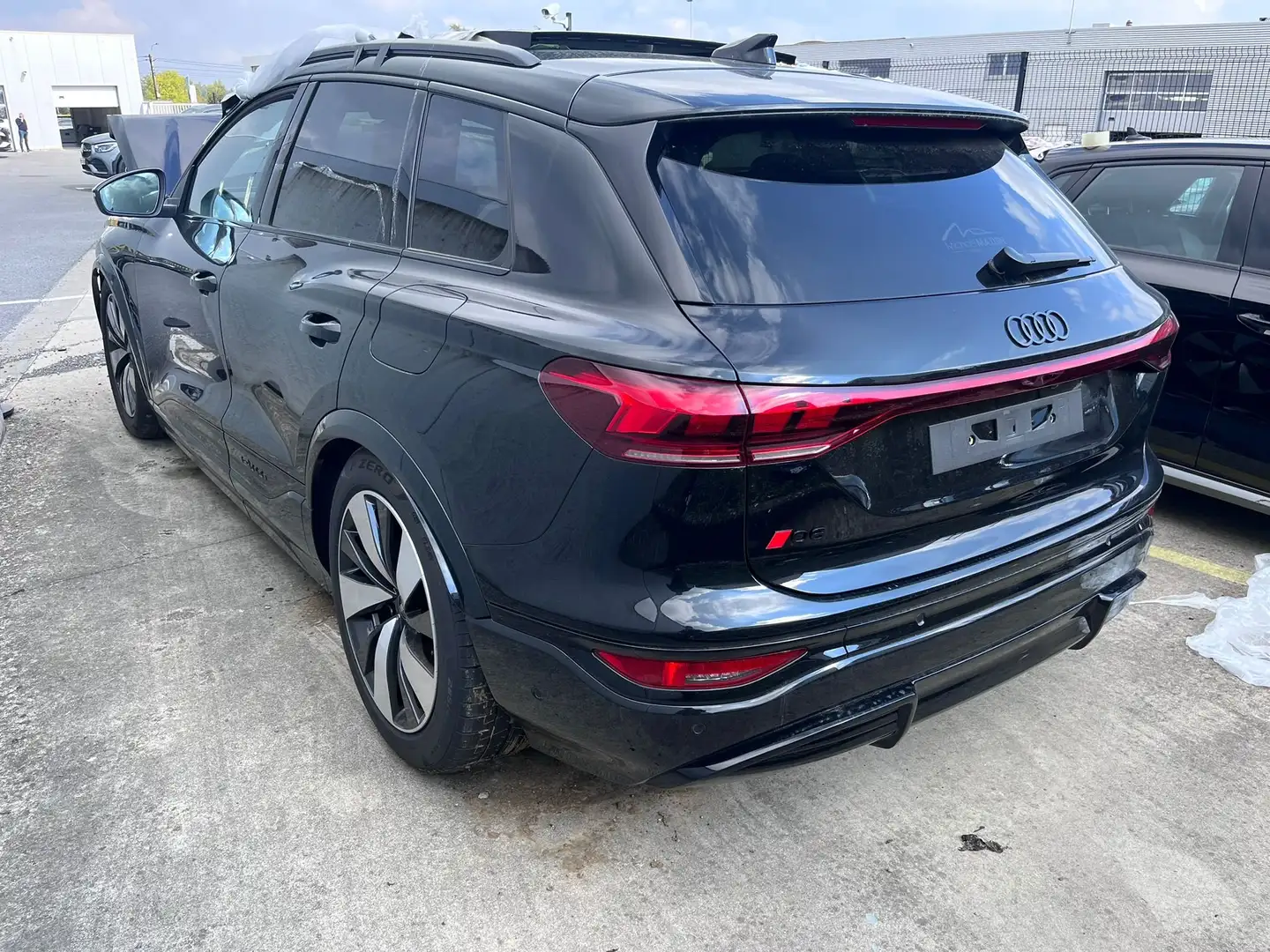 Audi Q6 e-tron Q6 e-Tron 100 kWh 55 Quattro S line ACCIDENTEE Zwart - 1