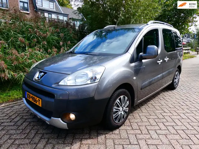 Peugeot Partner Tepee 1.6 XR 98pk Airco Navi PDC Ruimte Historie