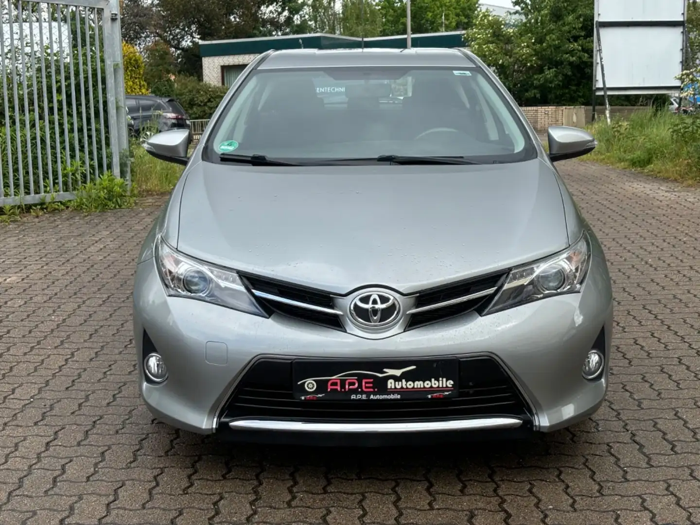 Toyota Auris Life+ 1 Hand 12.000km TÜV NEU GARANTIE Gümüş rengi - 2