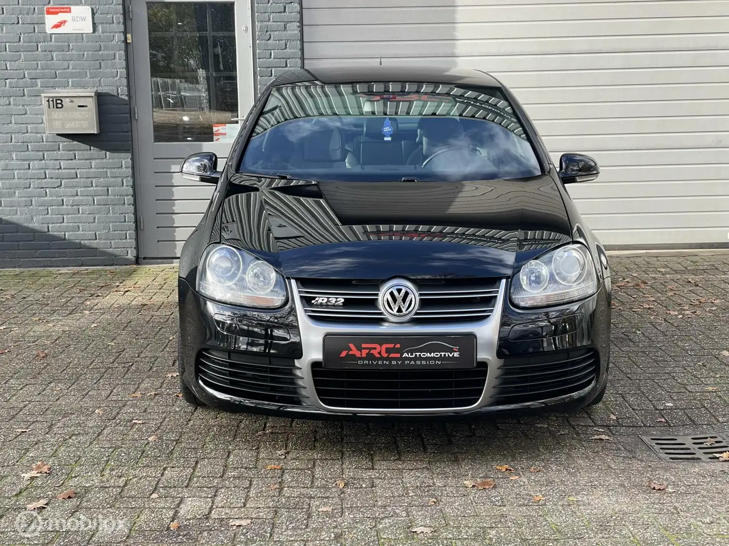 Volkswagen Golf V R32 3.2 V6|DSG|Dealer onderhouden! Zwart - 2