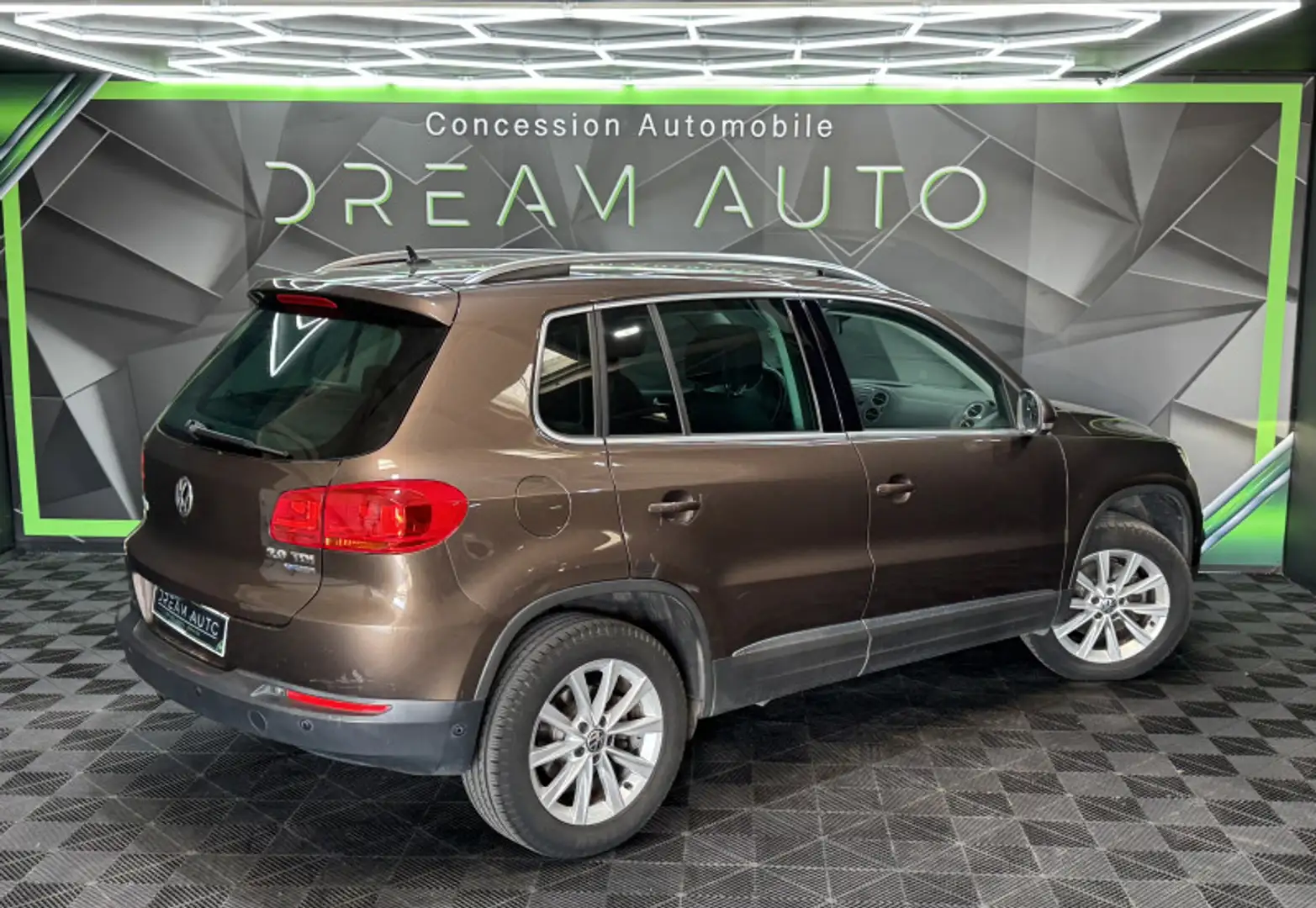 Volkswagen Tiguan 2.0 TDI 140CH BLUEMOTION TECHNOLOGY FAP SPORTLINE - 2