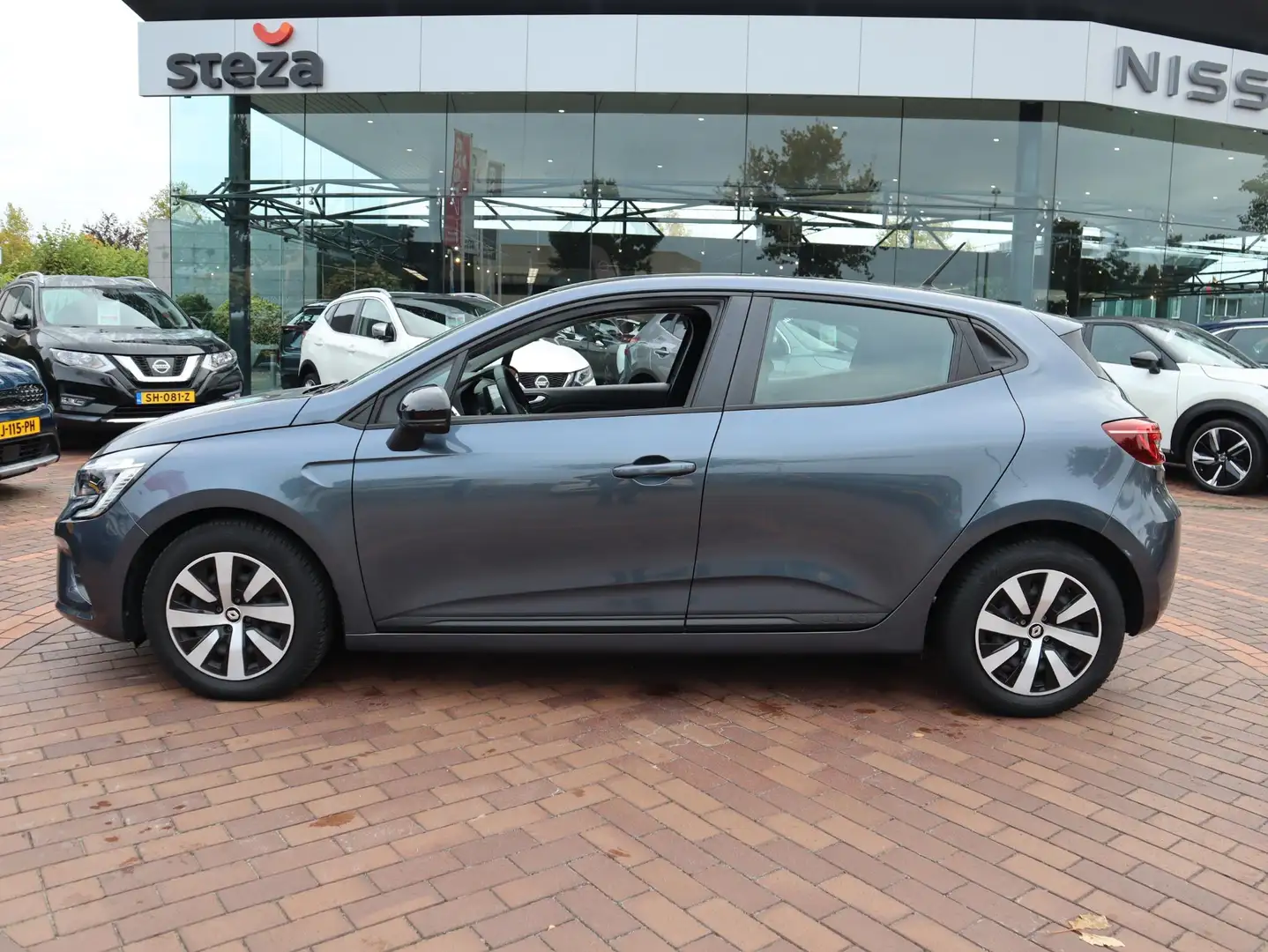 Renault Clio TCe 90 GPF Equilibre | Navigatie | Parkeersensoren Grijs - 2