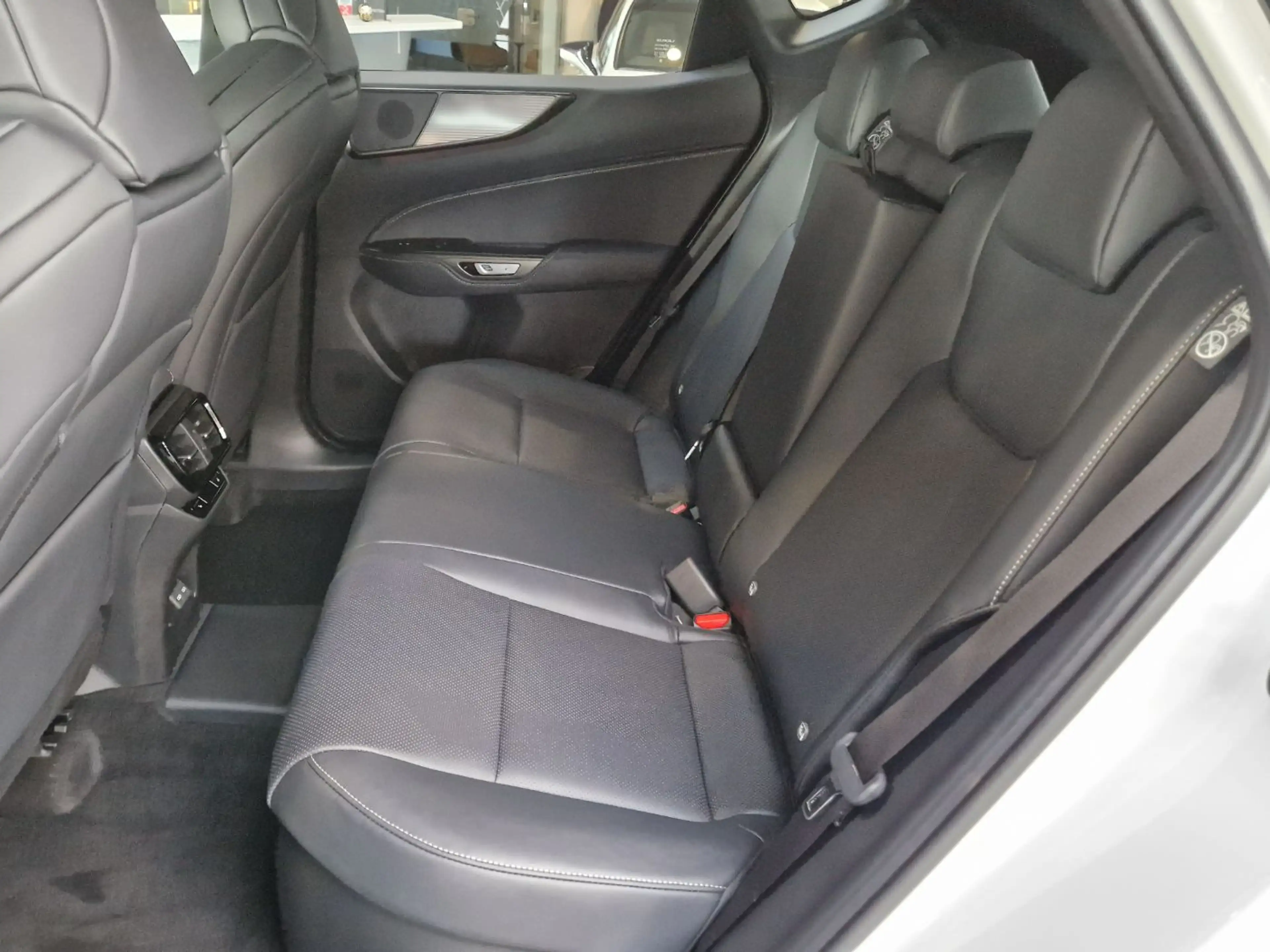 Lexus NX 450h+ F Sport ACC+LED+SHZ+360+4xSHZ+LM — photo 8