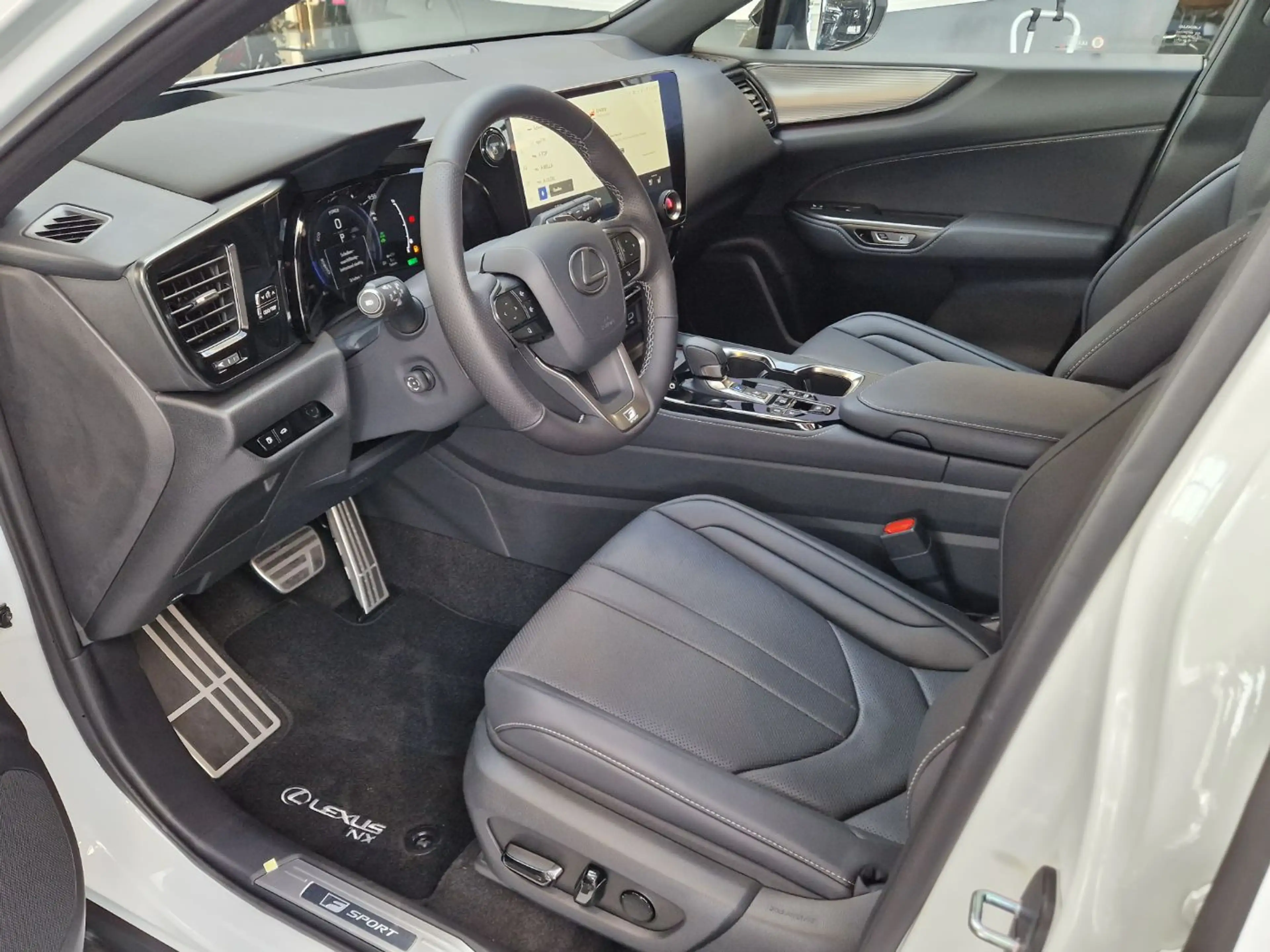 Lexus NX 450h+ F Sport ACC+LED+SHZ+360+4xSHZ+LM — photo 6