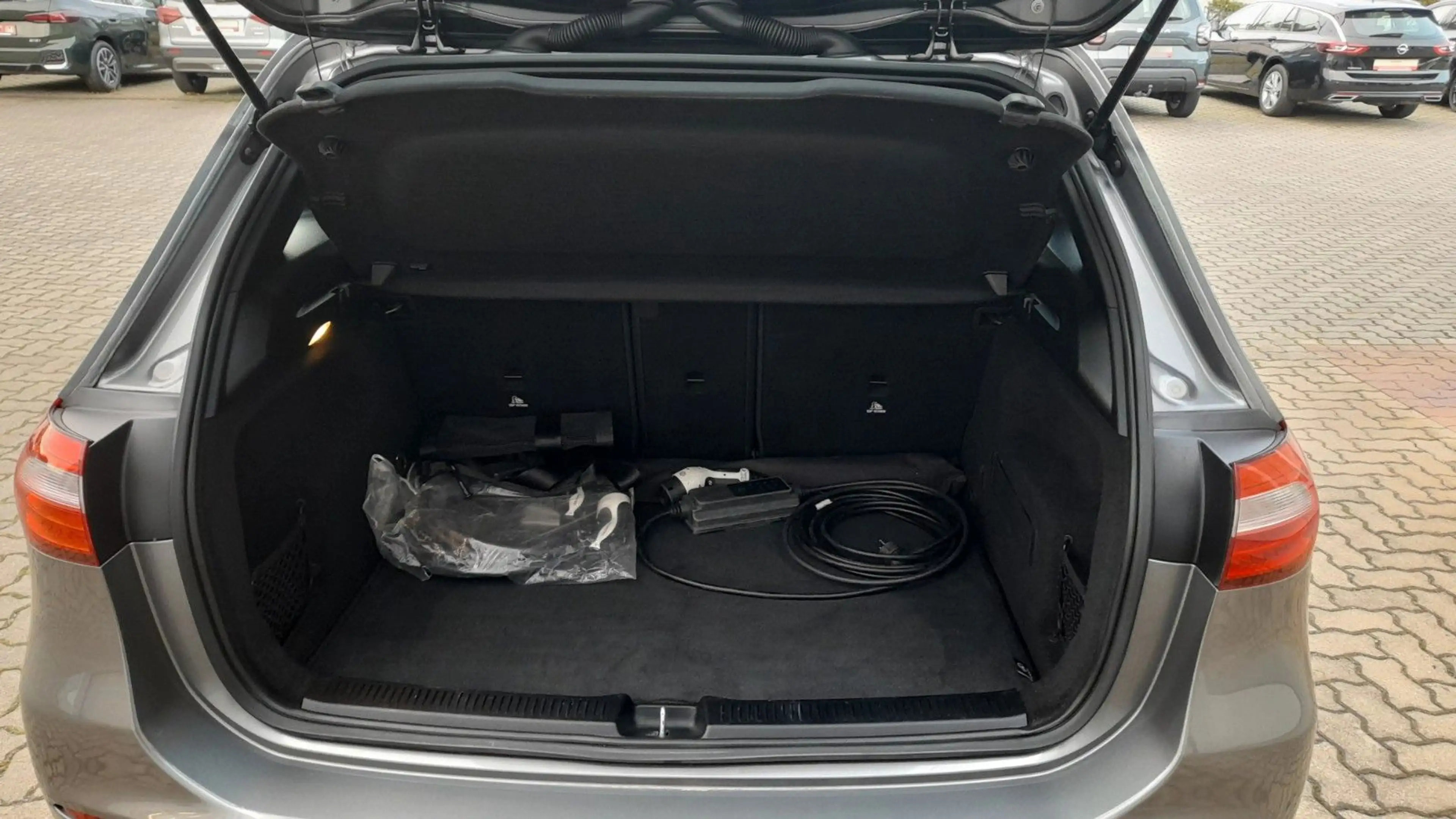 Mercedes-Benz B 250 e Progressive Hybrid Automatik LED 1. Hd — photo 8