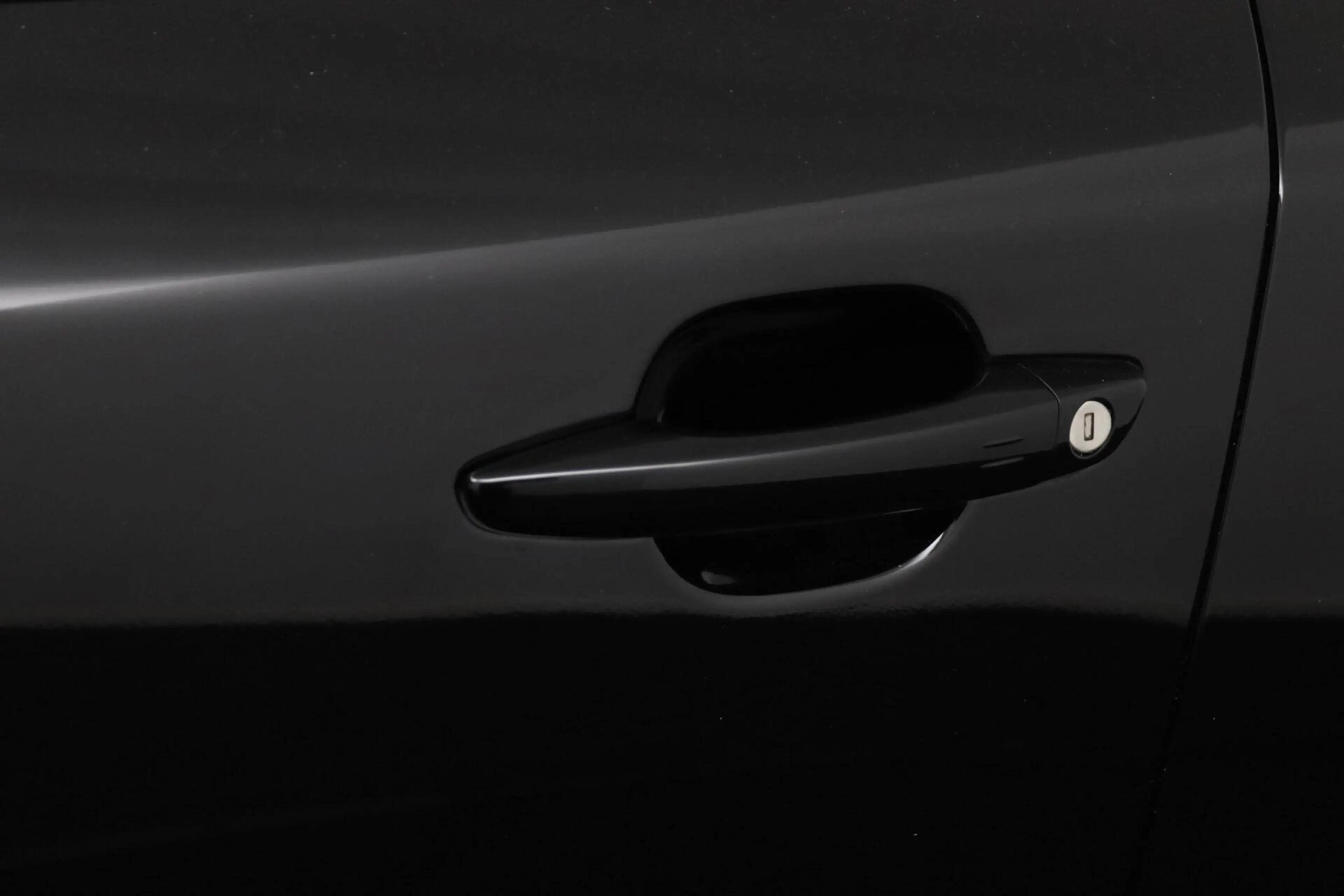 Peugeot e-2008 EV Allure Pack 50 kWh — photo 36