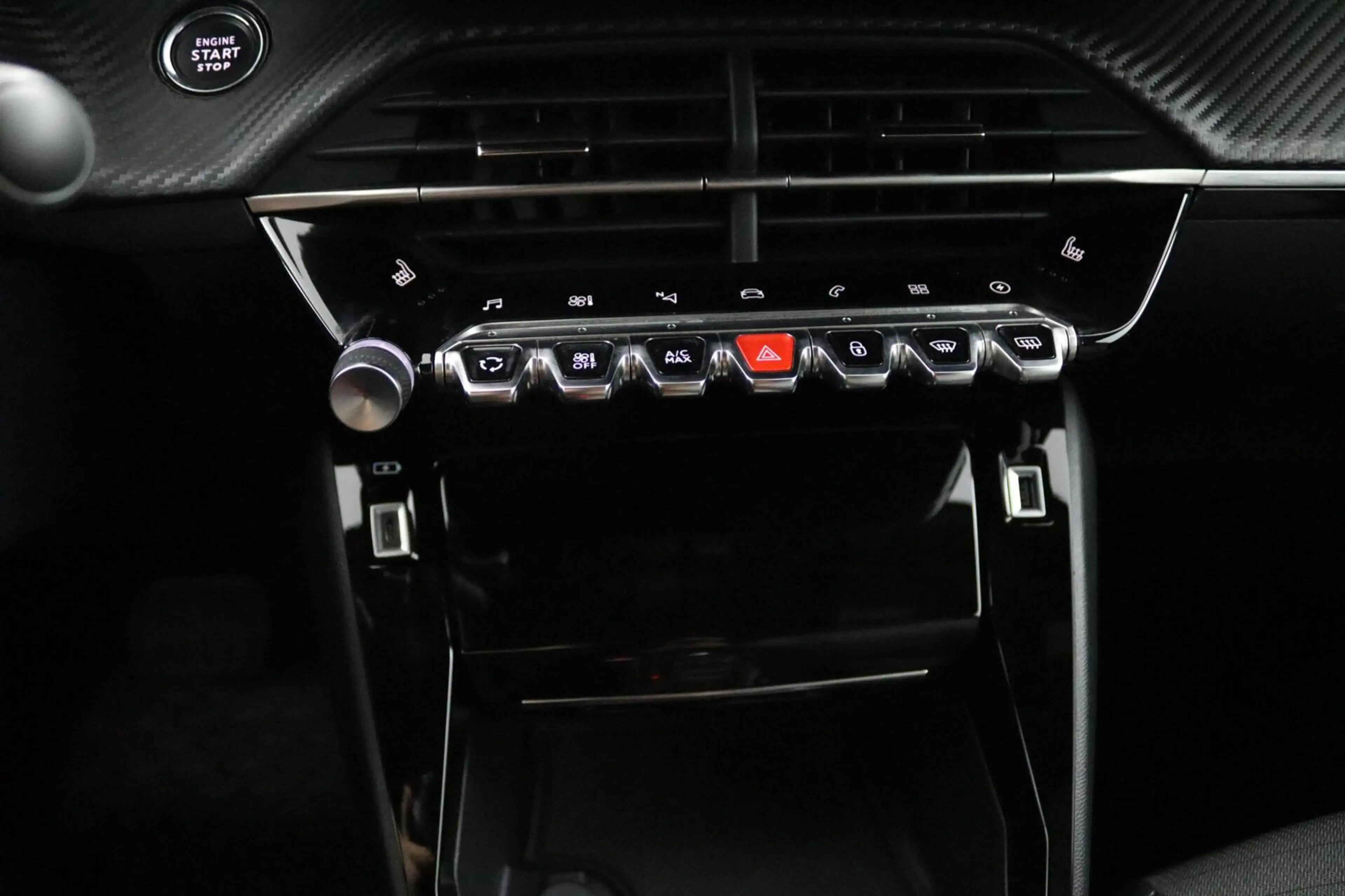 Peugeot e-2008 EV Allure Pack 50 kWh — photo 28