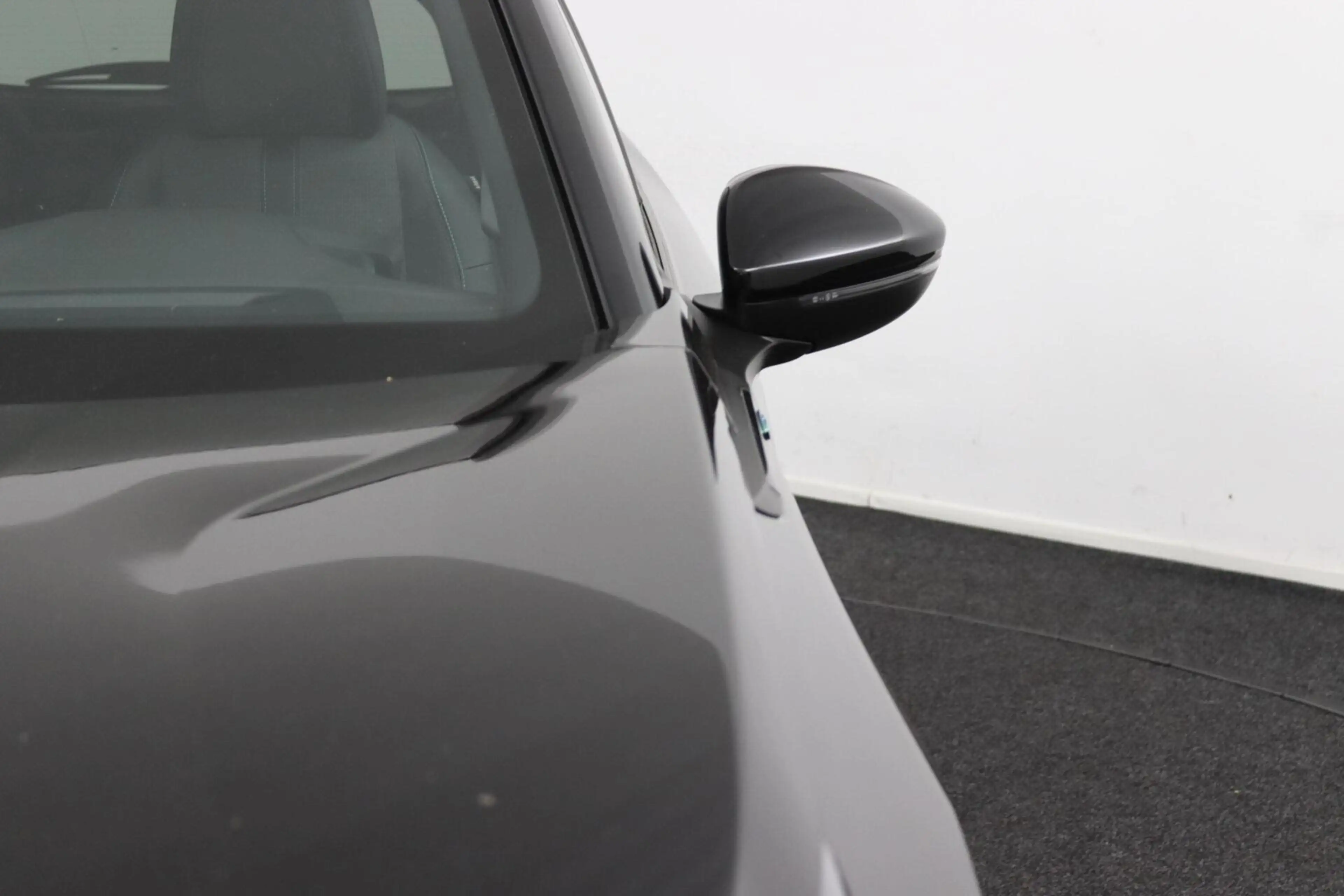 Peugeot e-2008 EV Allure Pack 50 kWh — photo 35