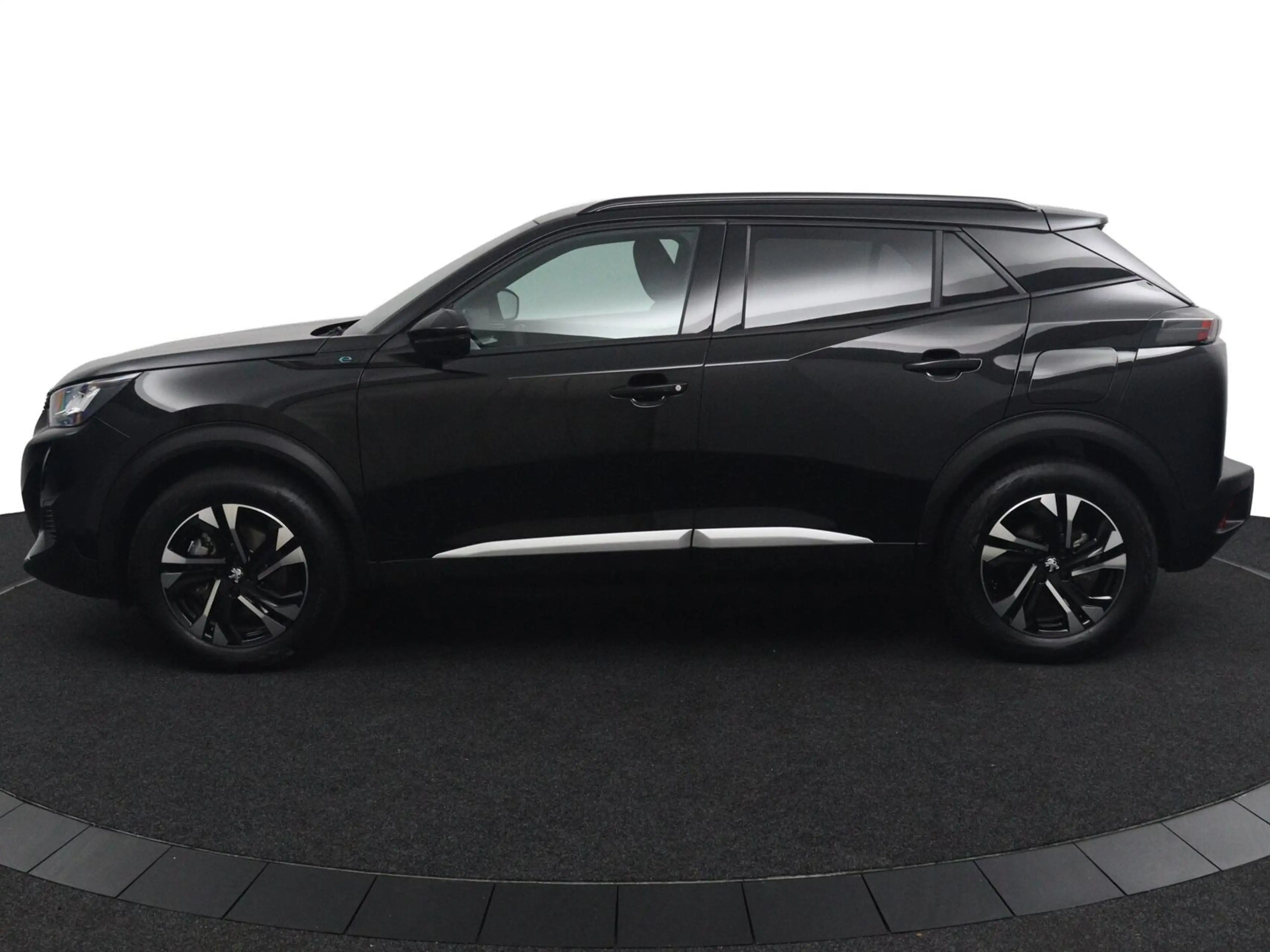 Peugeot e-2008 EV Allure Pack 50 kWh — photo 14
