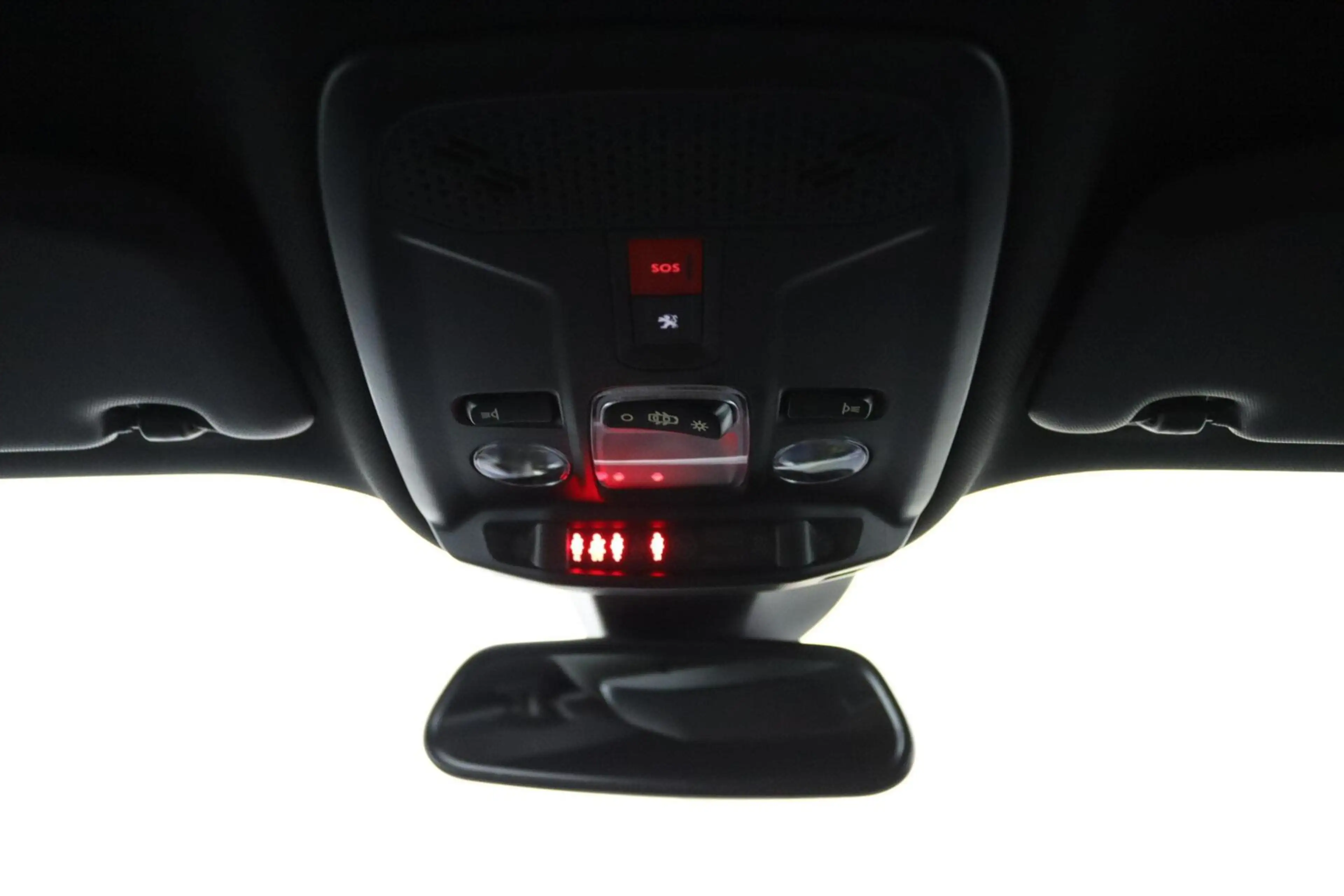 Peugeot e-2008 EV Allure Pack 50 kWh — photo 31
