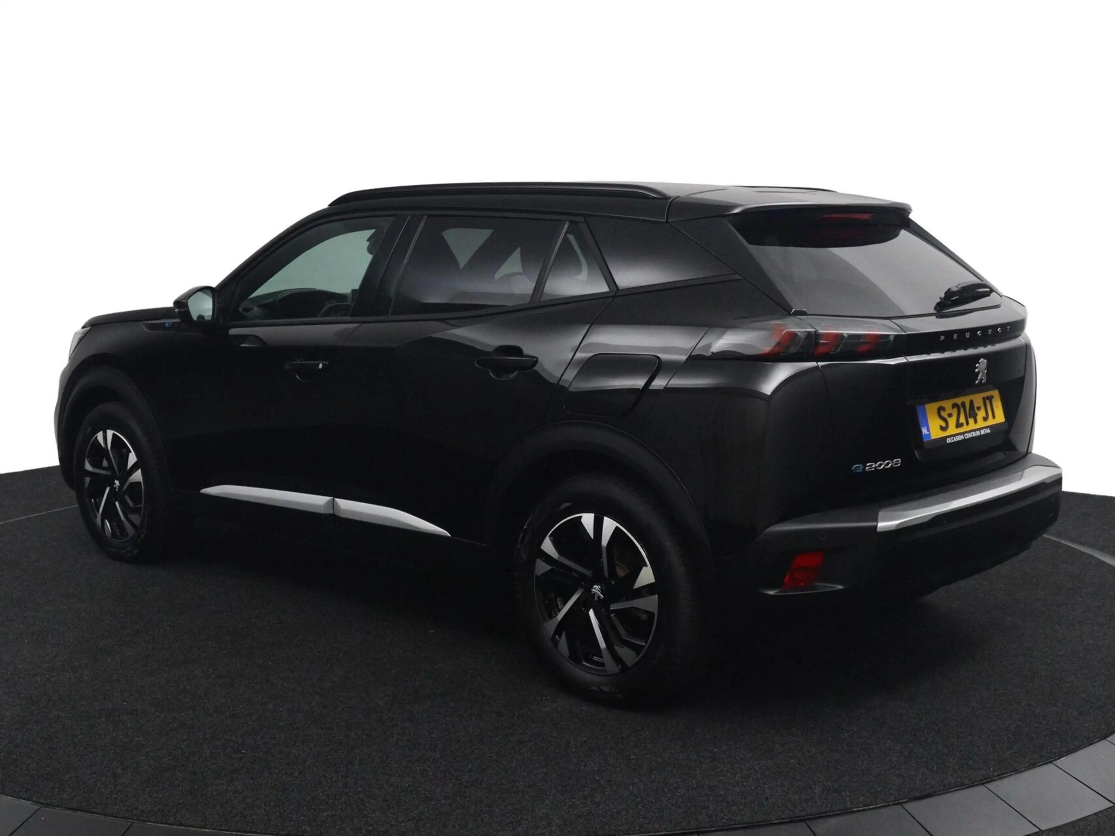 Peugeot e-2008 EV Allure Pack 50 kWh — photo 15
