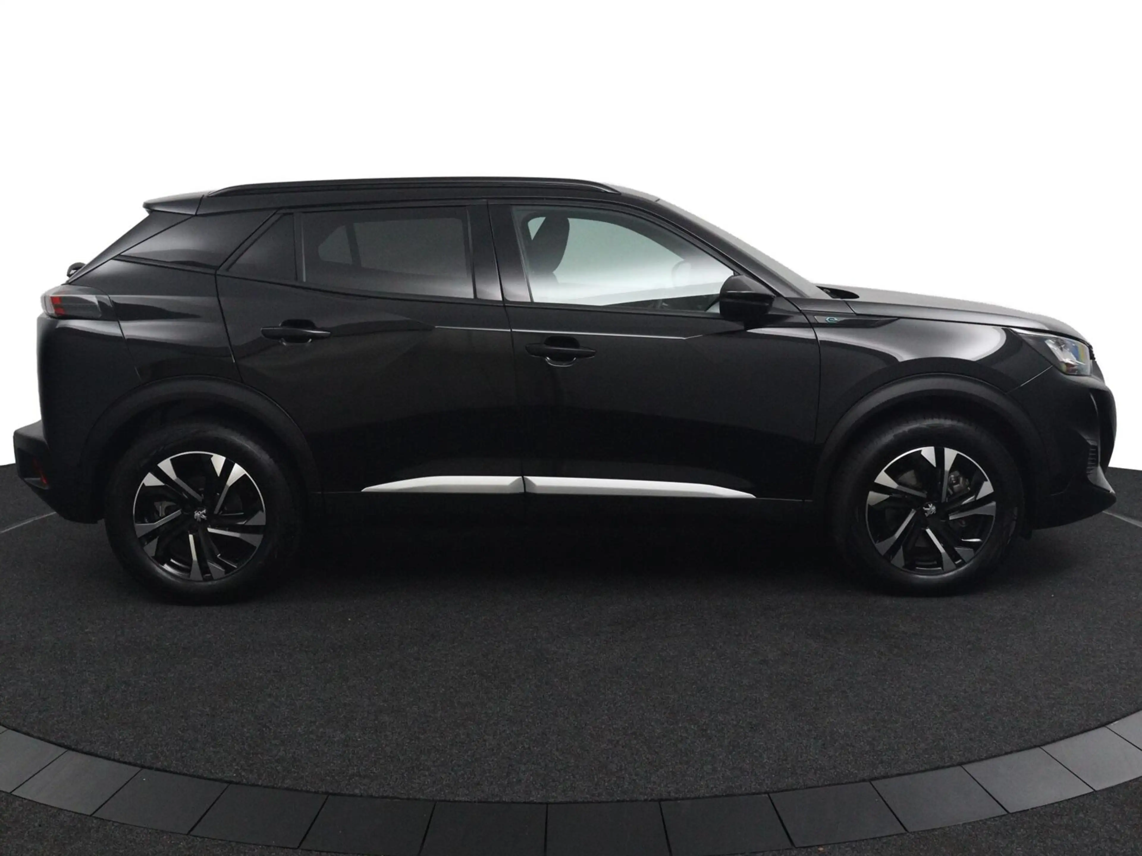 Peugeot e-2008 EV Allure Pack 50 kWh — photo 13