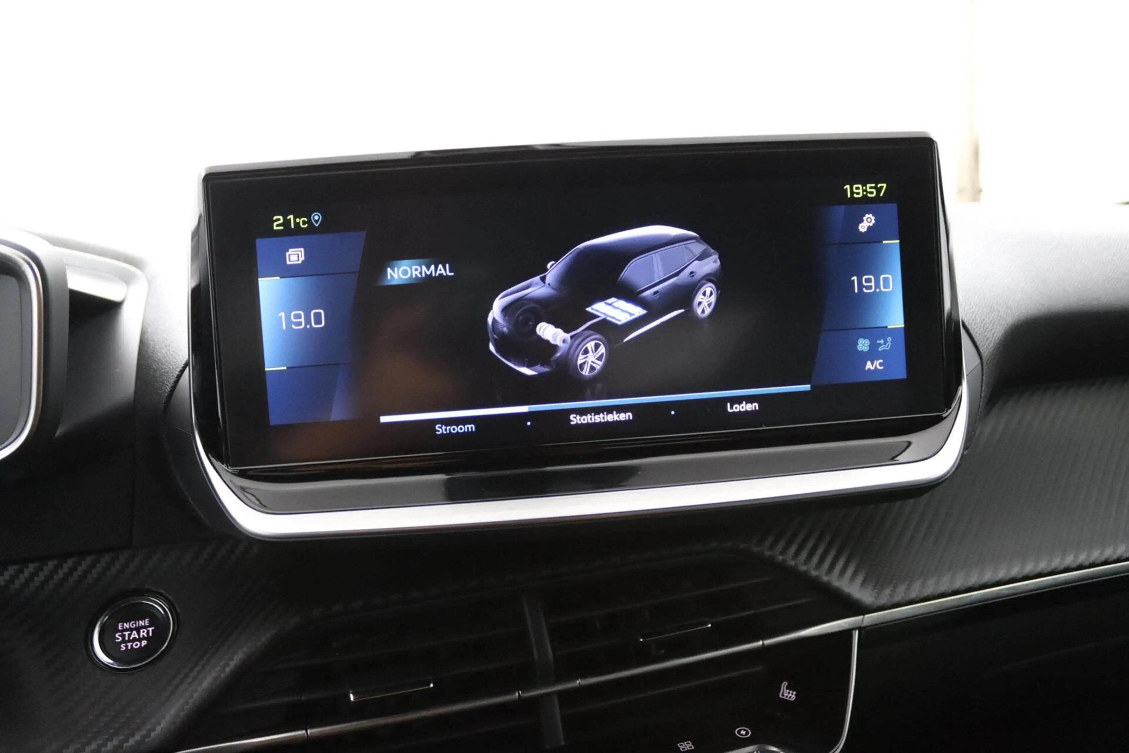 Peugeot e-2008 EV Allure Pack 50 kWh — photo 27