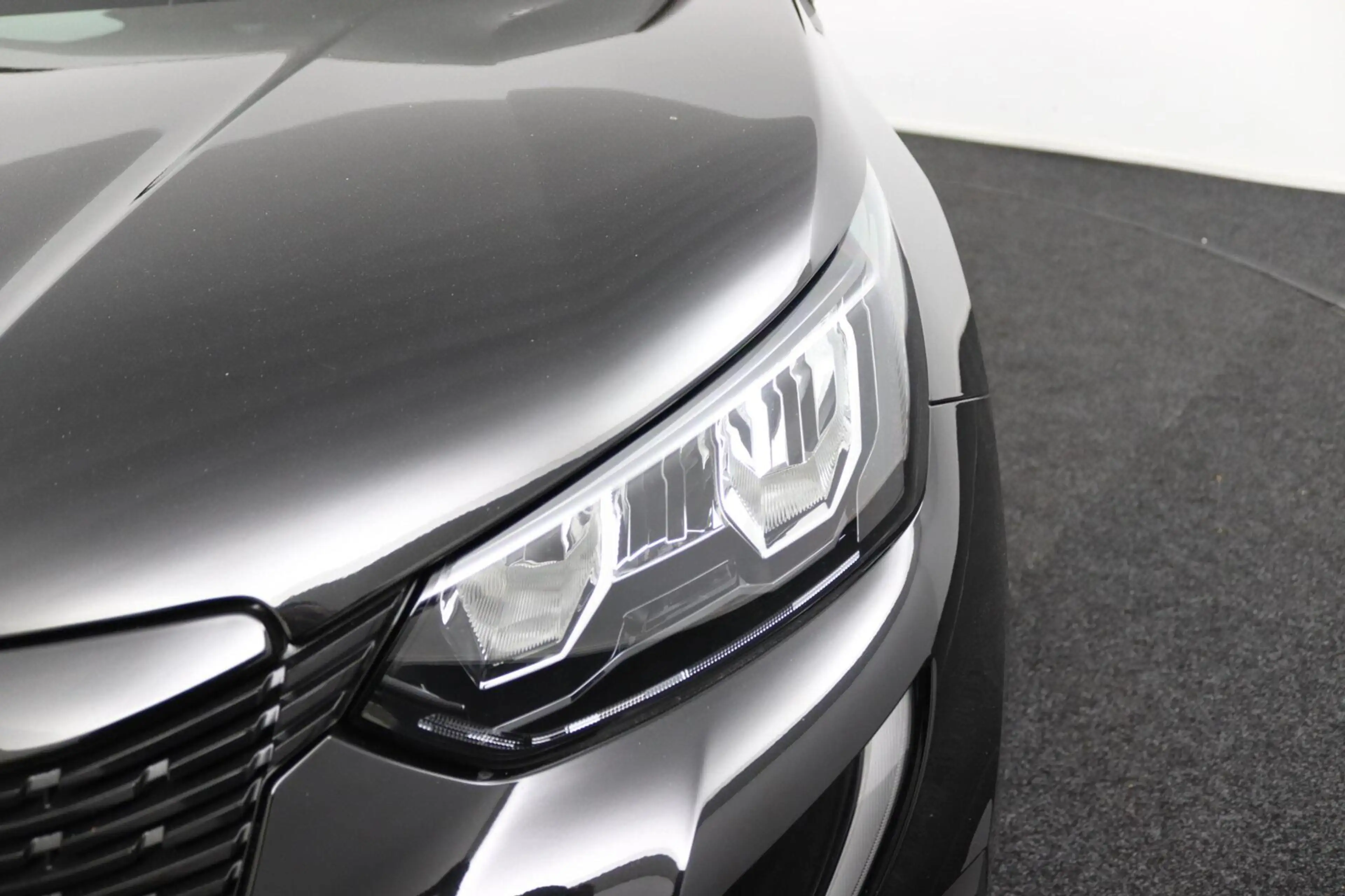 Peugeot e-2008 EV Allure Pack 50 kWh — photo 34