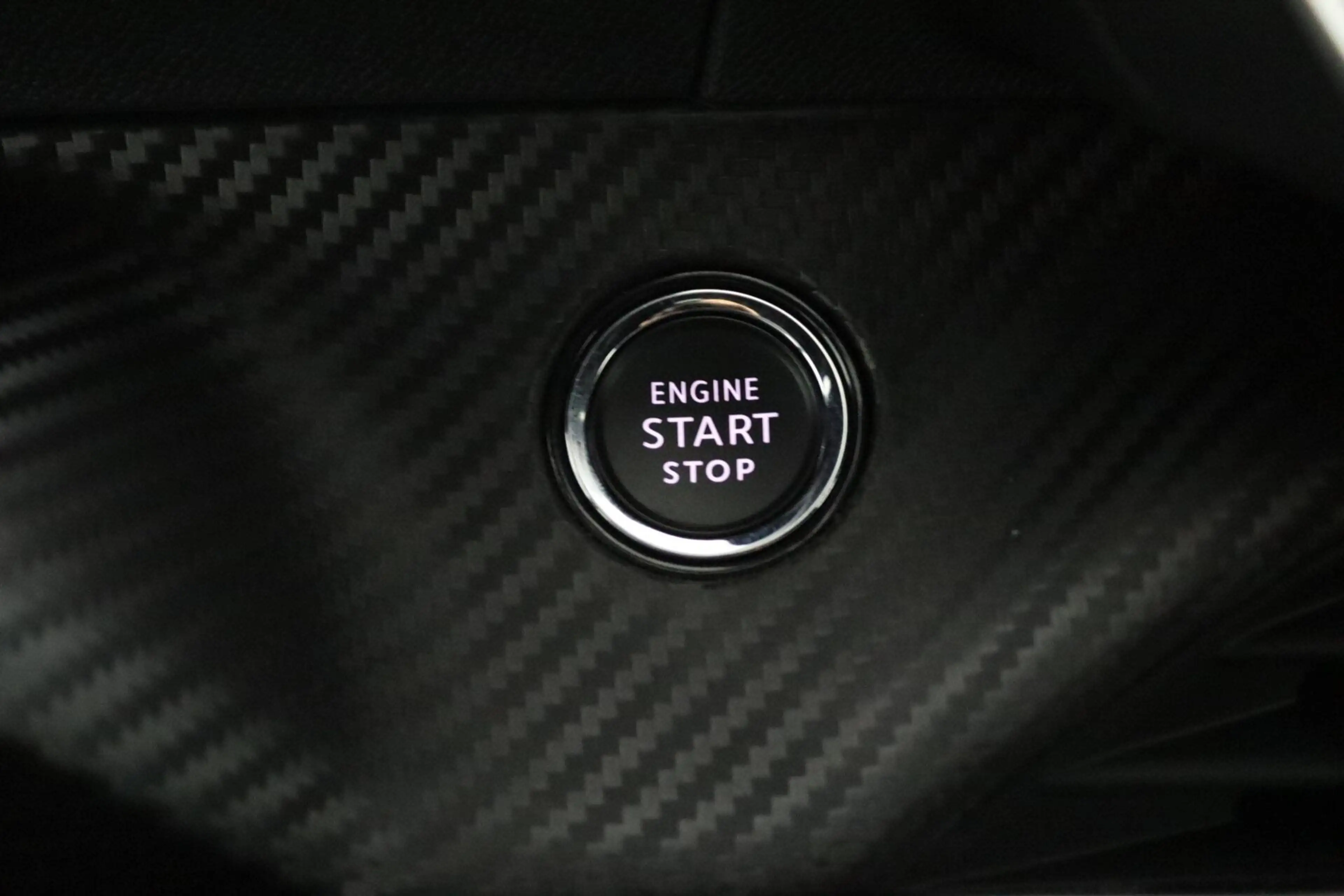 Peugeot e-2008 EV Allure Pack 50 kWh — photo 23