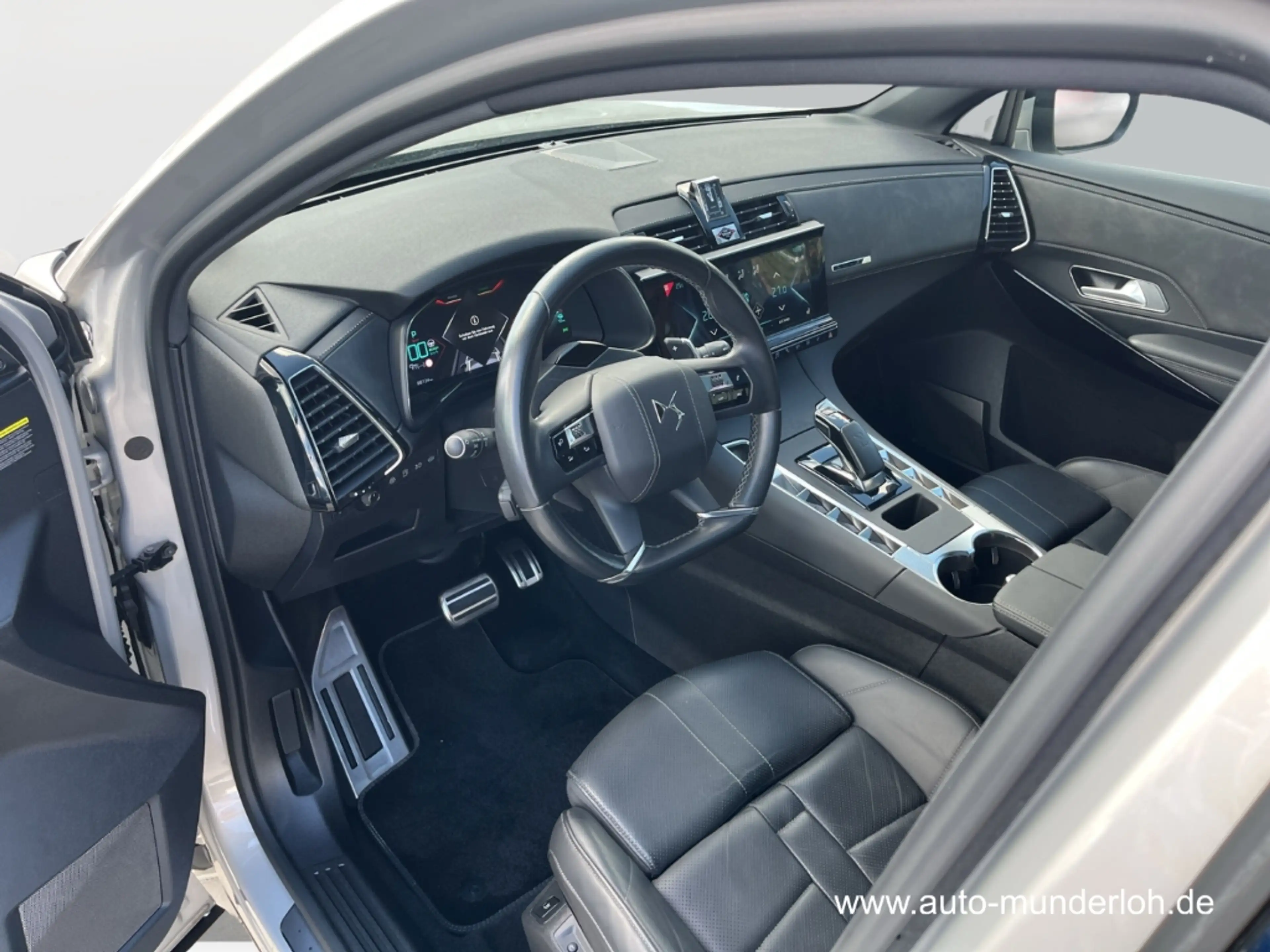 DS Automobiles DS 7 Crossback E-Tense 4x4 Louvre — photo 10