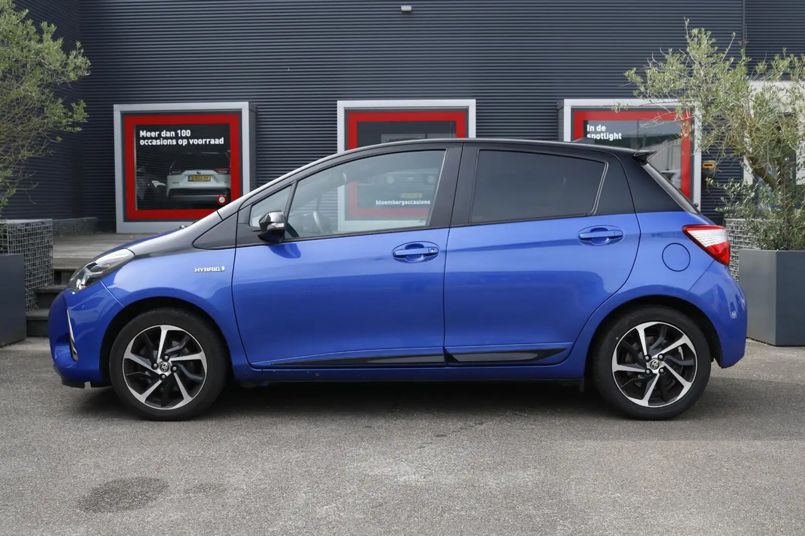 Toyota Yaris 1.5 Hybrid Bi-Tone Plus Stoelverwarming, Apple Car Bleu - 2