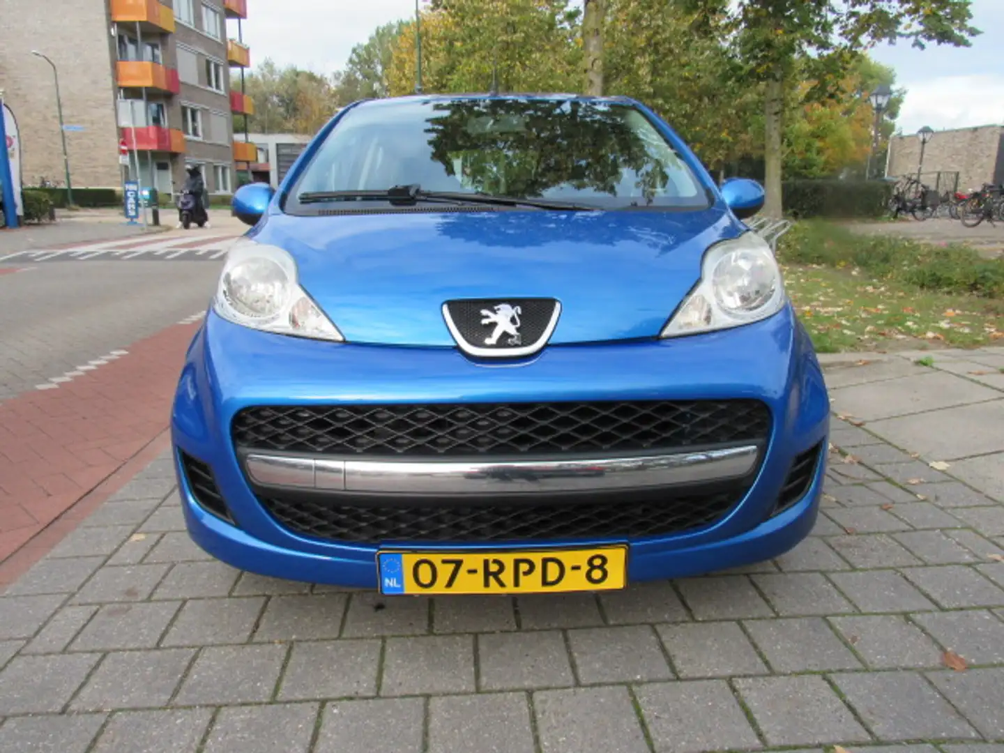 Peugeot 107 1.0 12V 68PK 5Drs Airco XS Blauw - 2