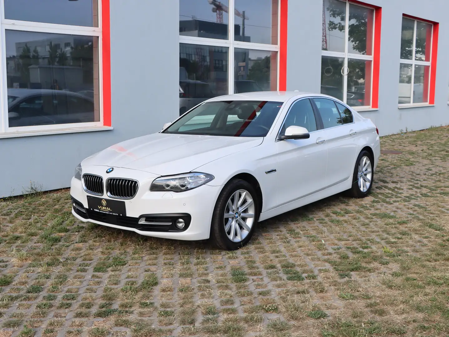 BMW 530 530 d xDrive F10 Lim. | LEDER | NAVI | Weiß - 2