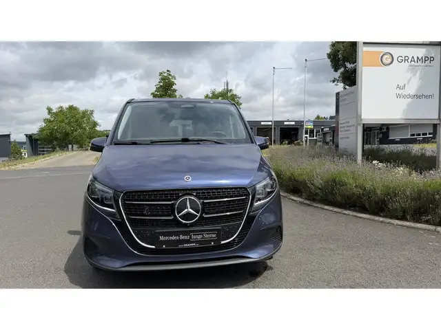 Mercedes-Benz 250 view 2