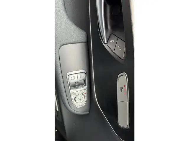 Mercedes-Benz 250 view 13