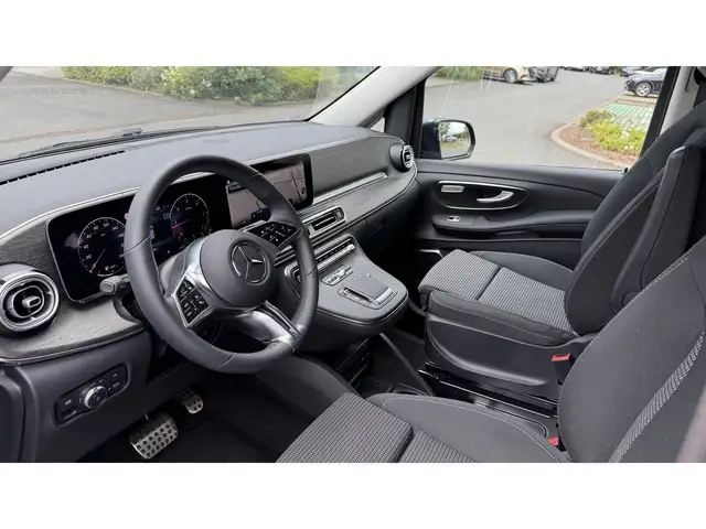Mercedes-Benz 250 view 8
