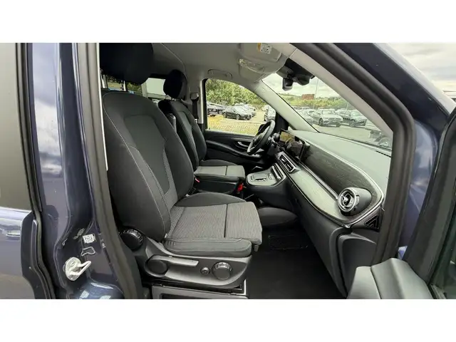Mercedes-Benz 250 view 9
