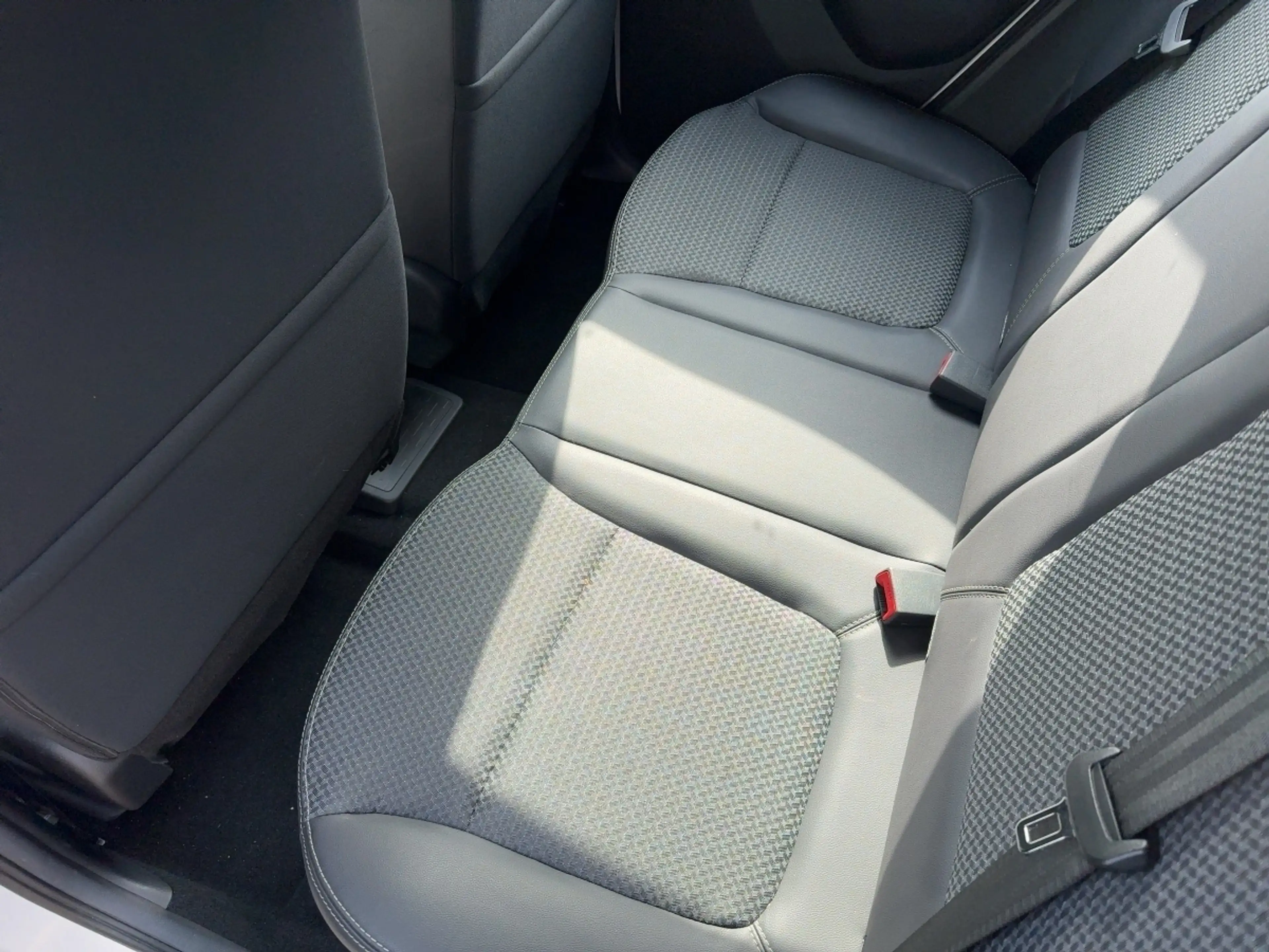 Dacia Spring ESSENTIAL 45 Regensensor*Bluetooth — photo 8