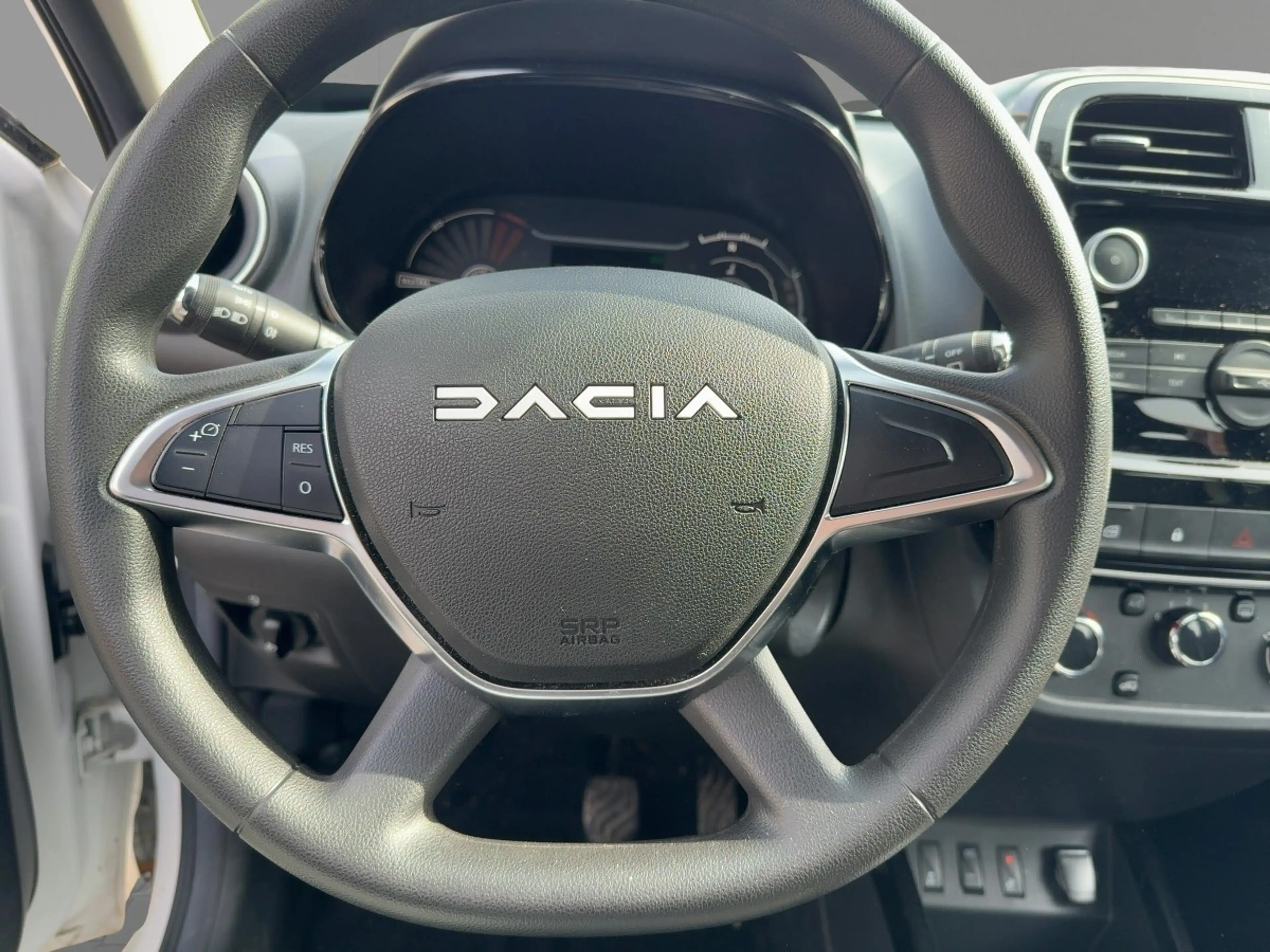 Dacia Spring ESSENTIAL 45 Regensensor*Bluetooth — photo 10