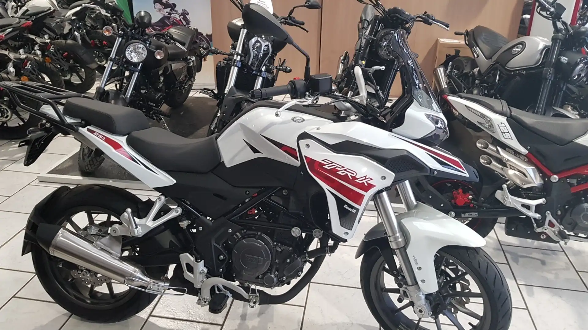 Benelli TRK 251 ABS Blanc - 2