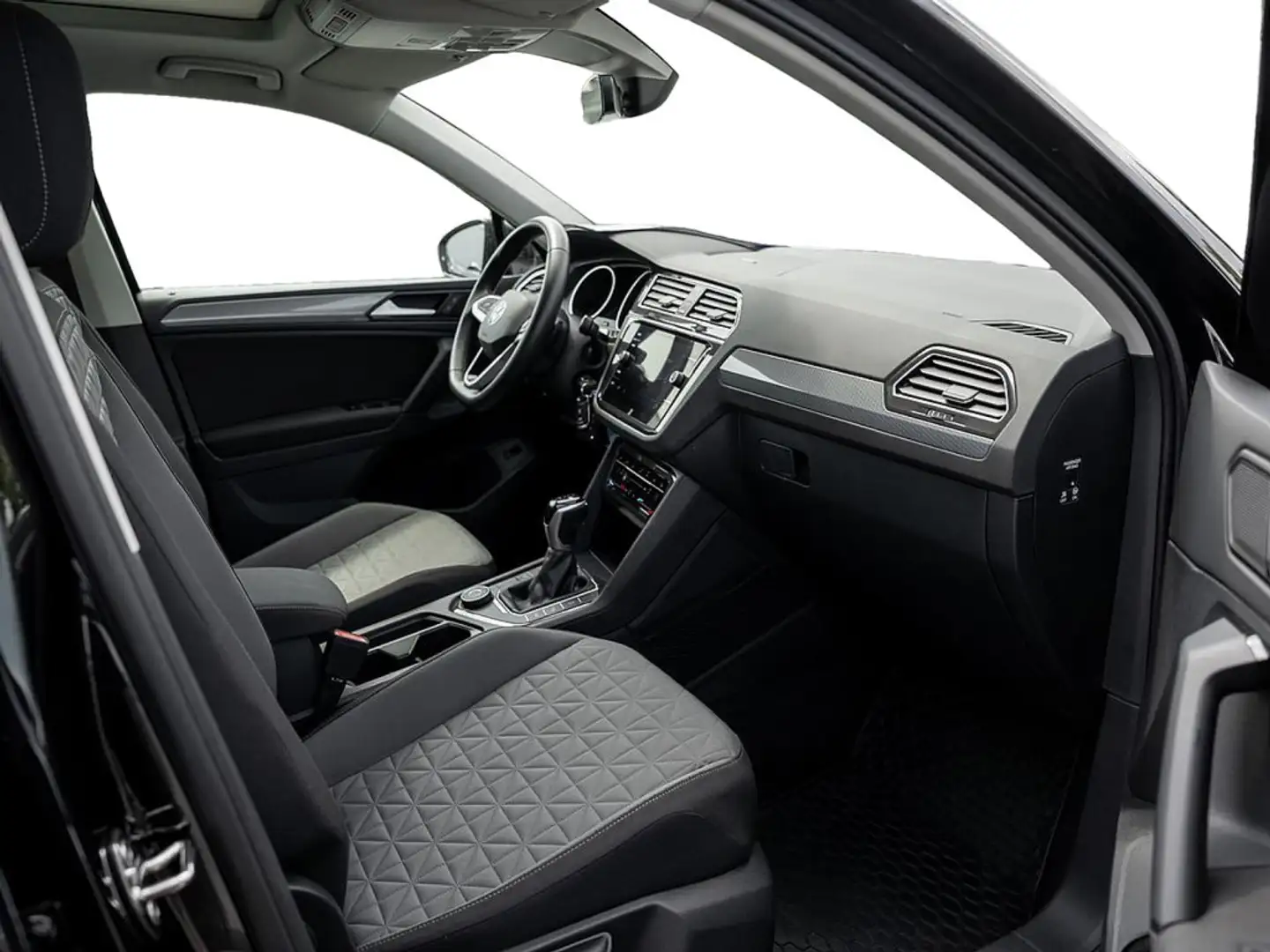 Volkswagen Tiguan 2.0 TSI Life 4M AHK Pano Kamera Standh Schwarz - 2