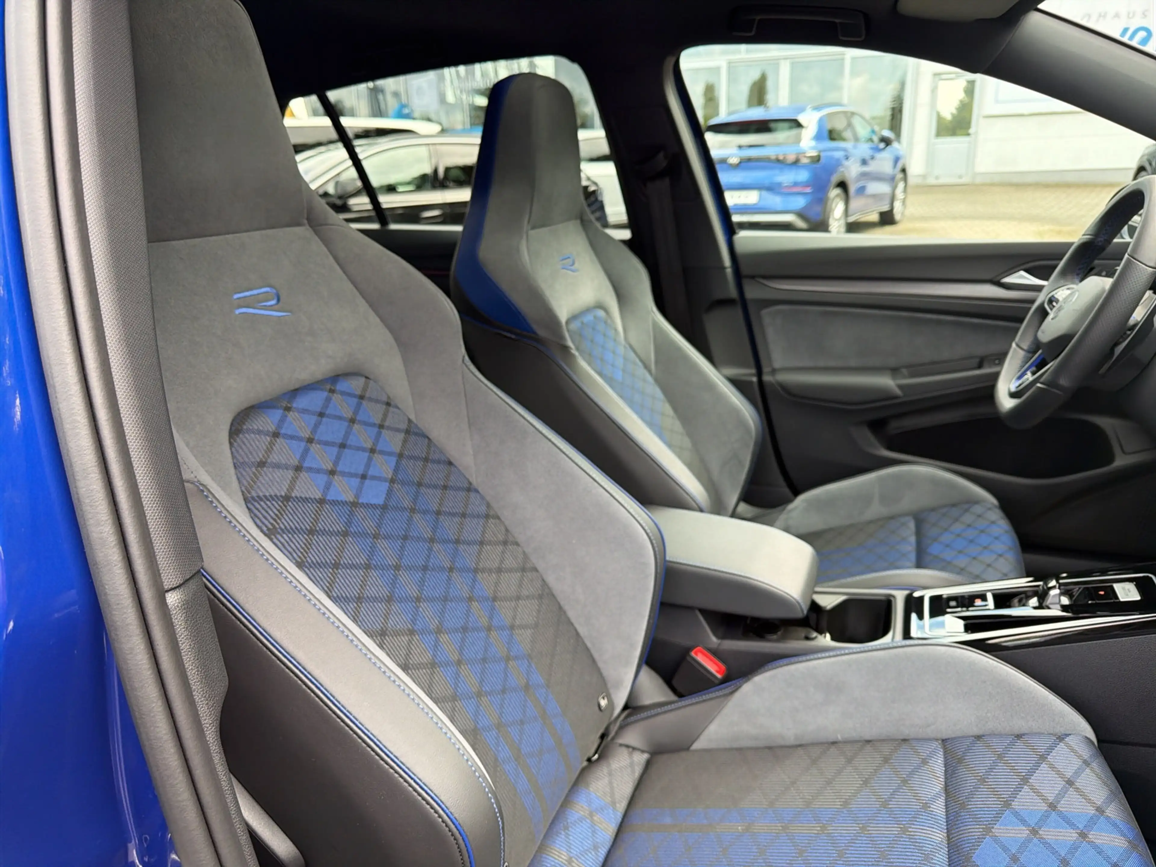 Volkswagen Golf R 4M DSG Navi PANO Harman Kardon Matrix R — photo 13