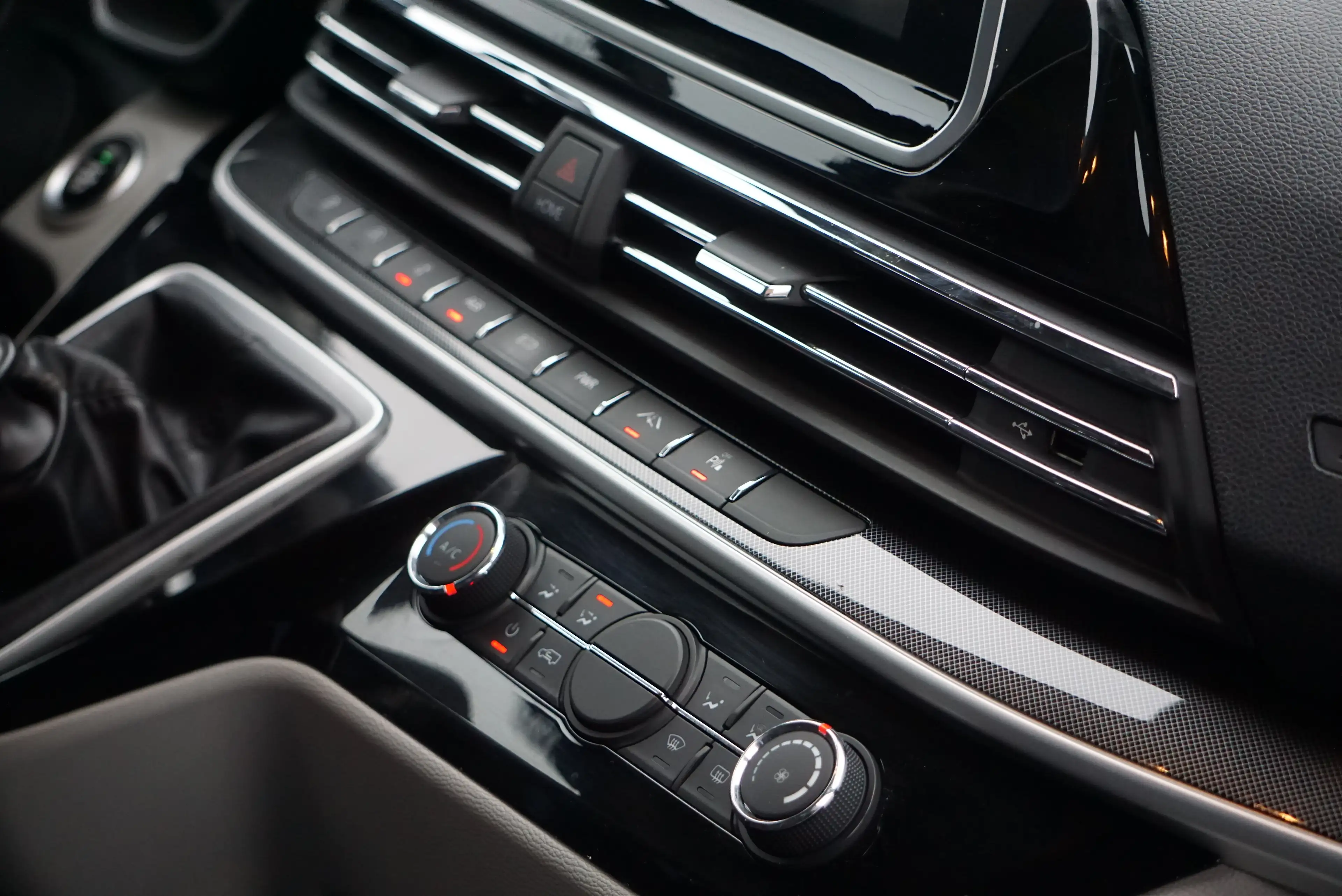 Maxus Deliver 9 L3H2 Luxe 2.0 TDCi TVA-BTW RECUP 3-PLACES 1er MAIN — photo 13