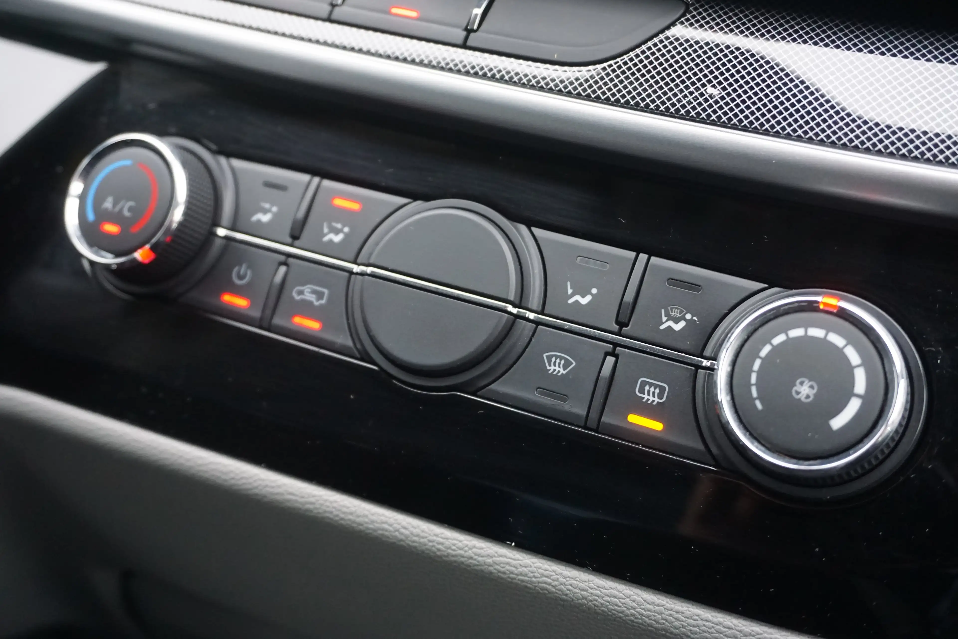 Maxus Deliver 9 L3H2 Luxe 2.0 TDCi TVA-BTW RECUP 3-PLACES 1er MAIN — photo 14