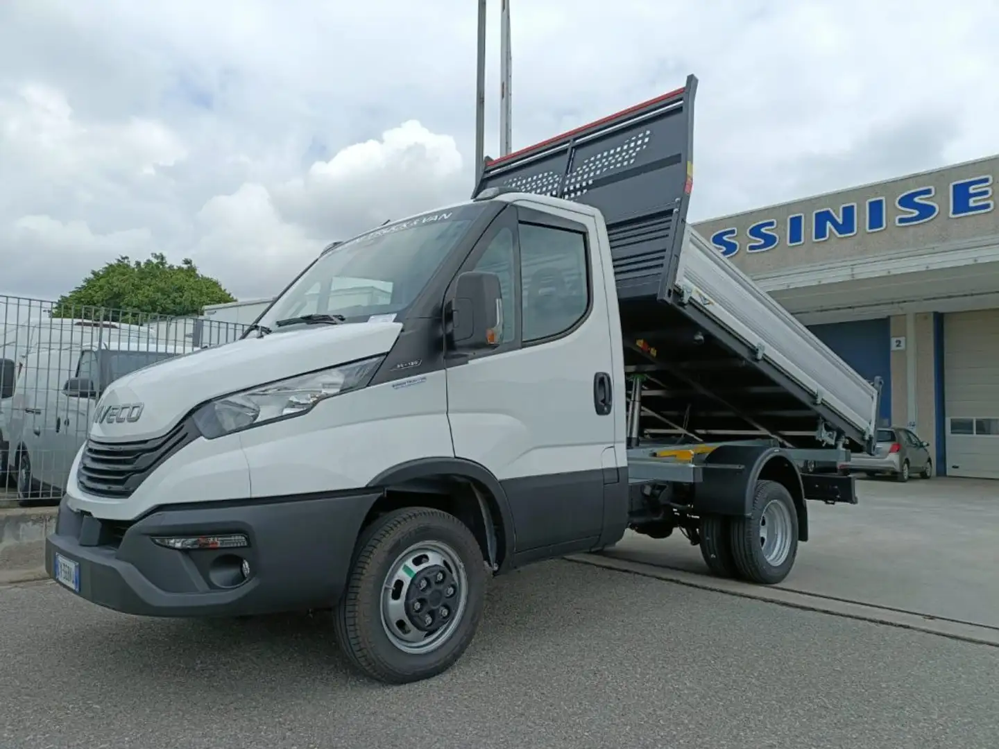 Iveco Daily 35C16  IVECO DAILY 35C MOD. 2025 RIBALTABILE TRILA Bílá - 2