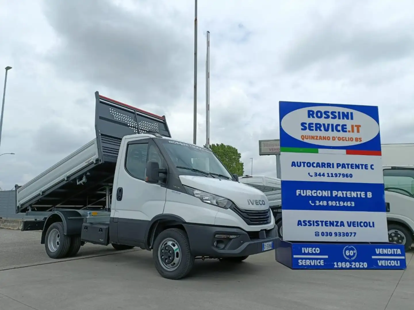 Iveco Daily 35C16  IVECO DAILY 35C MOD. 2025 RIBALTABILE TRILA Bílá - 1